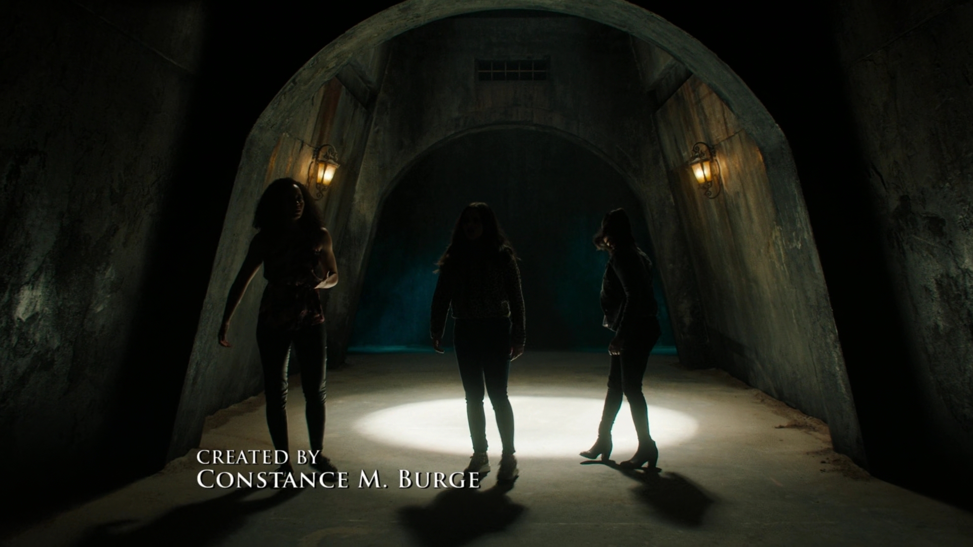 Charmed-Online-dot-nl_Charmed2x01-SafeSpace00768.jpg