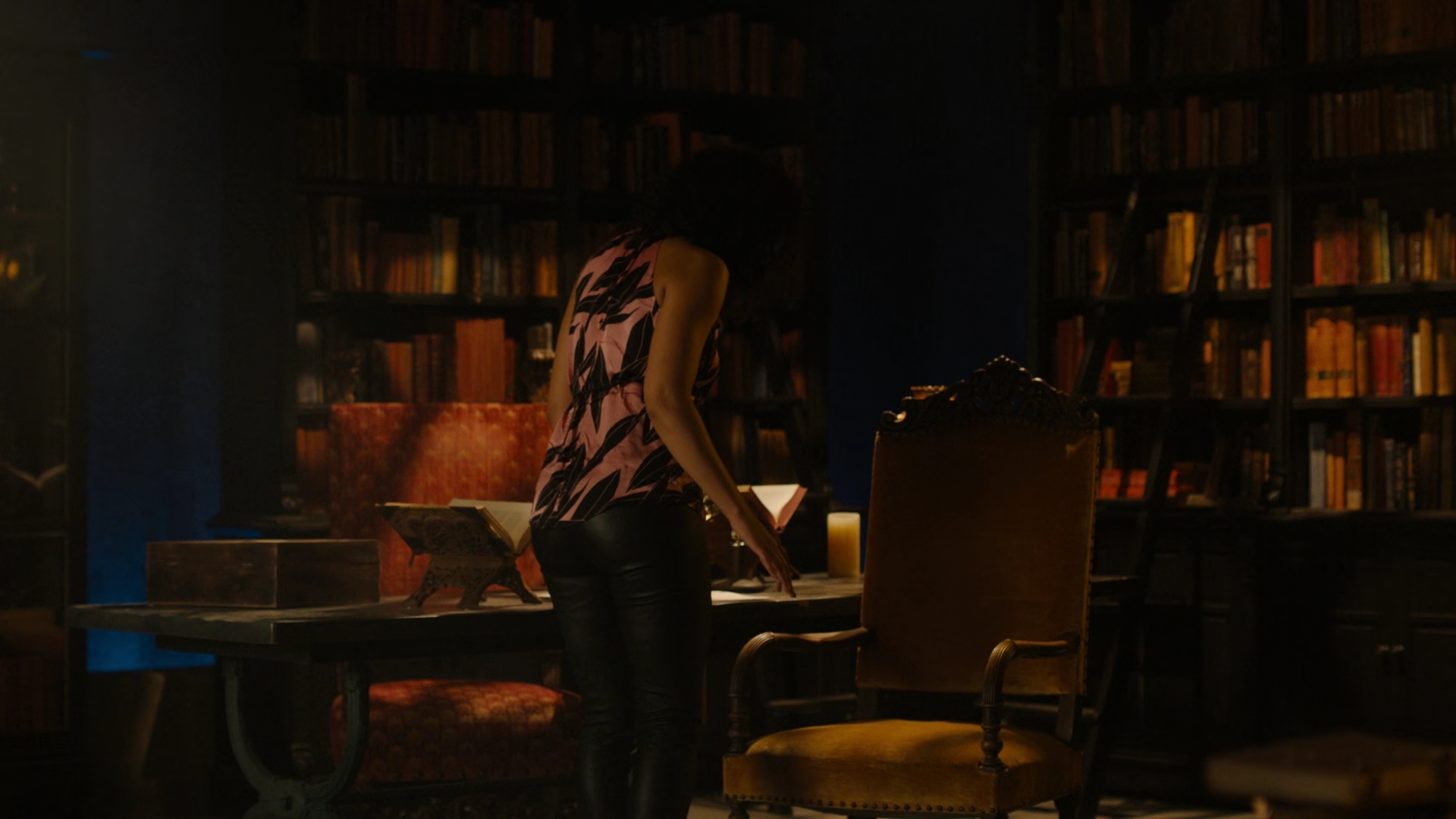 Charmed-Online-dot-nl_Charmed2x01-SafeSpace00882.jpg