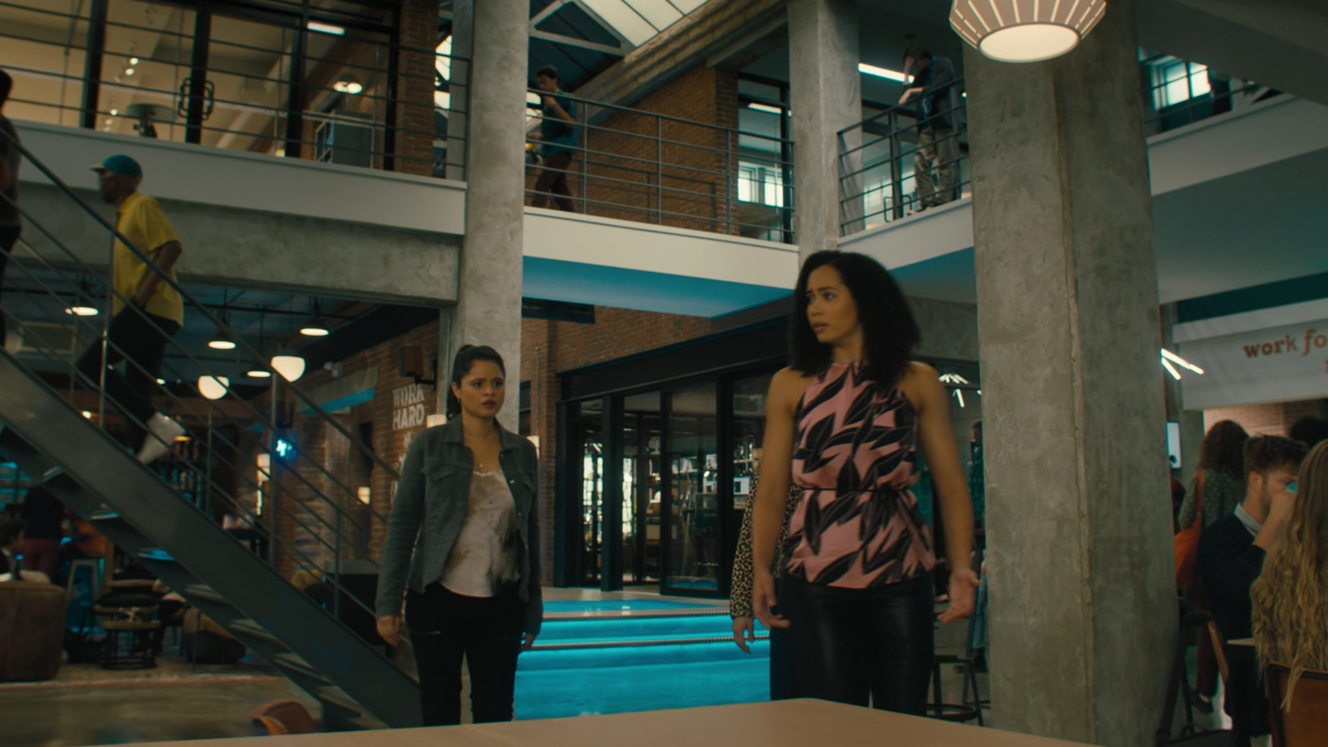 Charmed-Online-dot-nl_Charmed2x01-SafeSpace01123.jpg