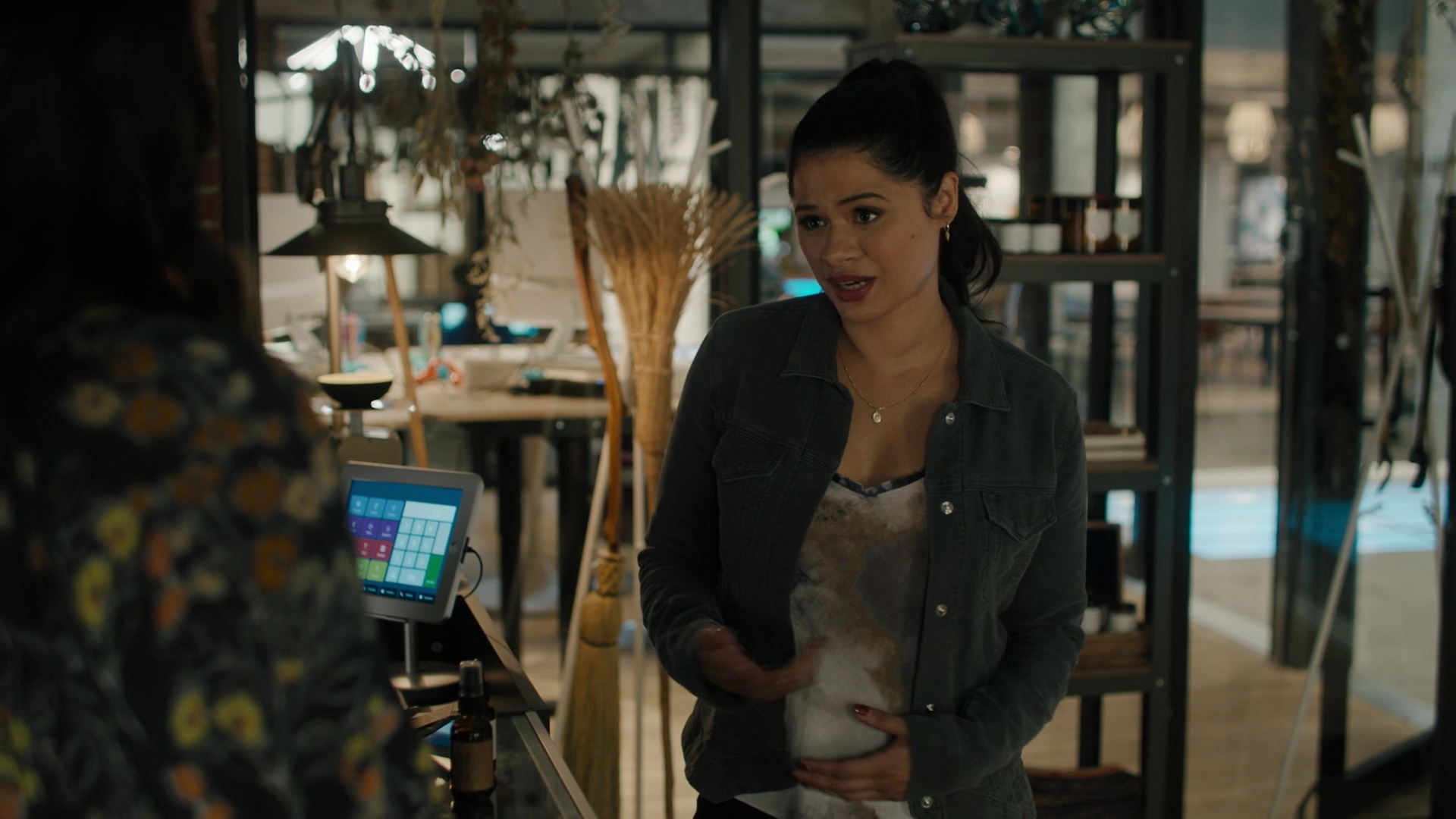 Charmed-Online-dot-nl_Charmed2x01-SafeSpace01185.jpg Charmed-Online-dot-nl_Charmed2x01-SafeSpace01185.jpg