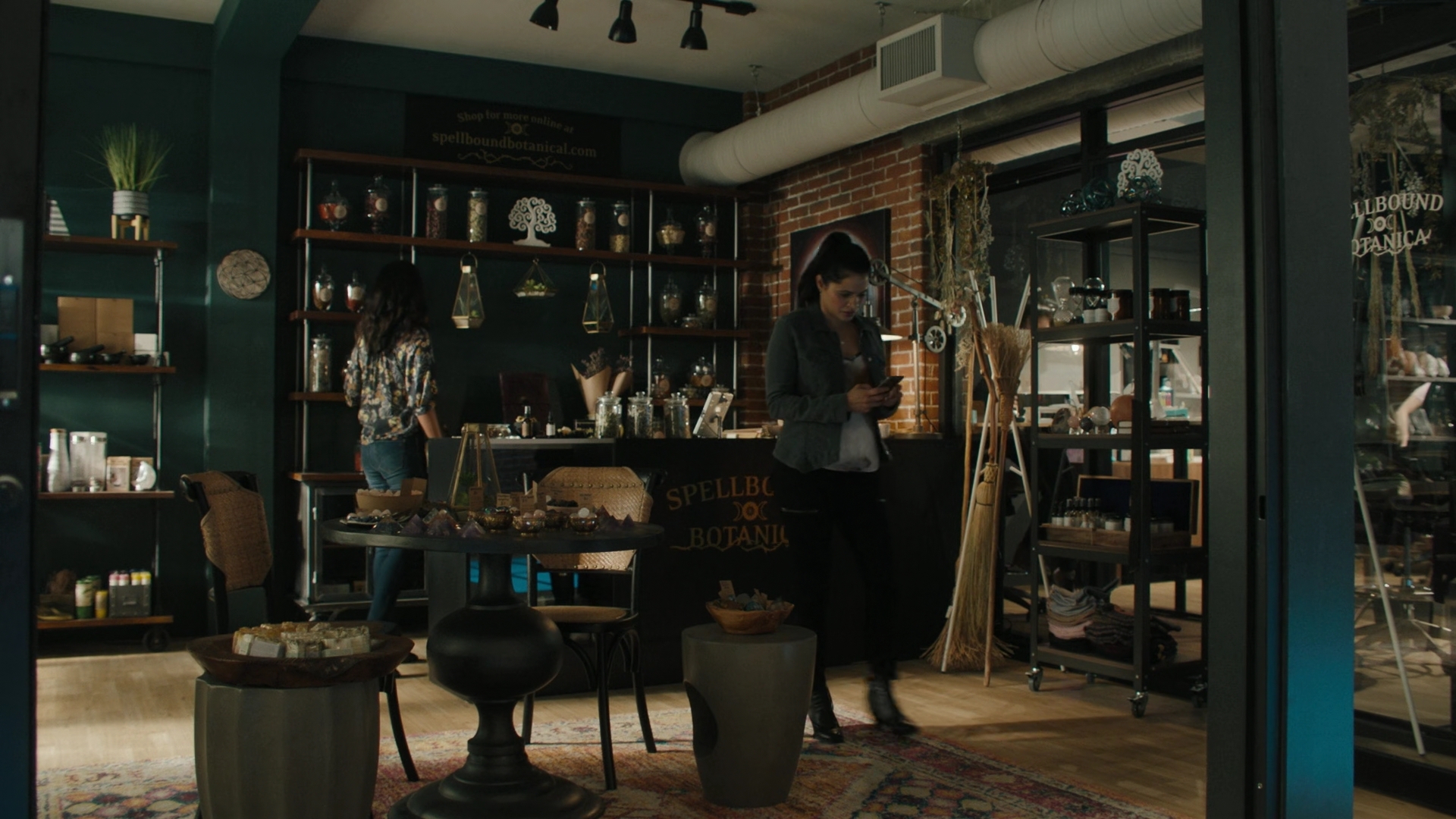 Charmed-Online-dot-nl_Charmed2x01-SafeSpace01193.jpg Charmed-Online-dot-nl_Charmed2x01-SafeSpace01193.jpg