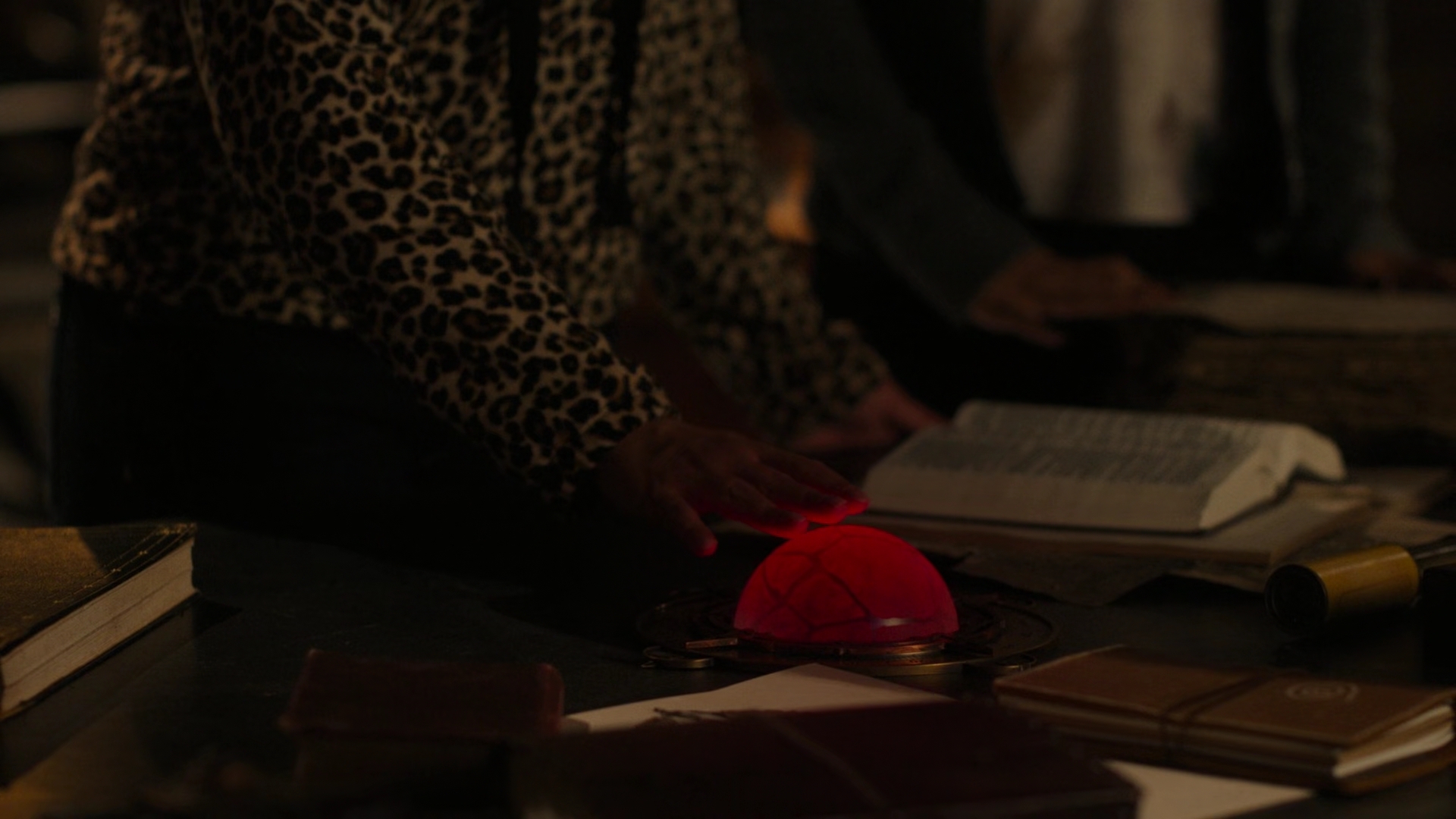 Charmed-Online-dot-nl_Charmed2x01-SafeSpace01623.jpg