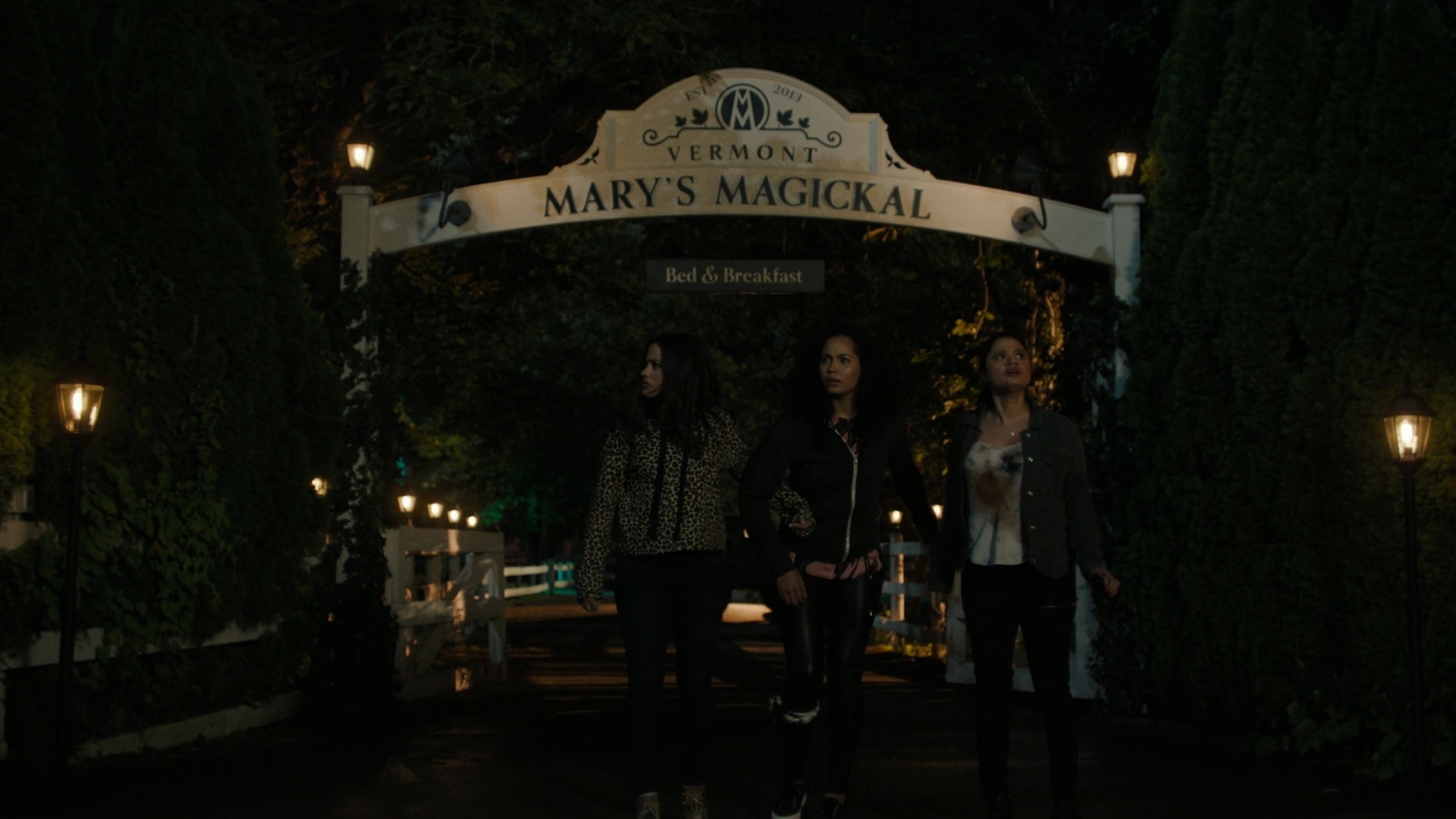Charmed-Online-dot-nl_Charmed2x01-SafeSpace01652.jpg