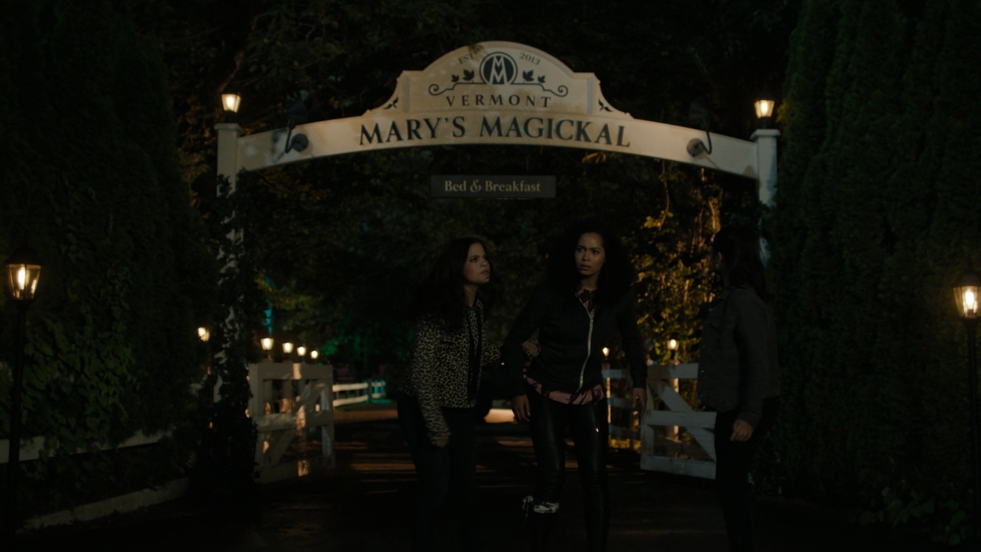 Charmed-Online-dot-nl_Charmed2x01-SafeSpace01654.jpg