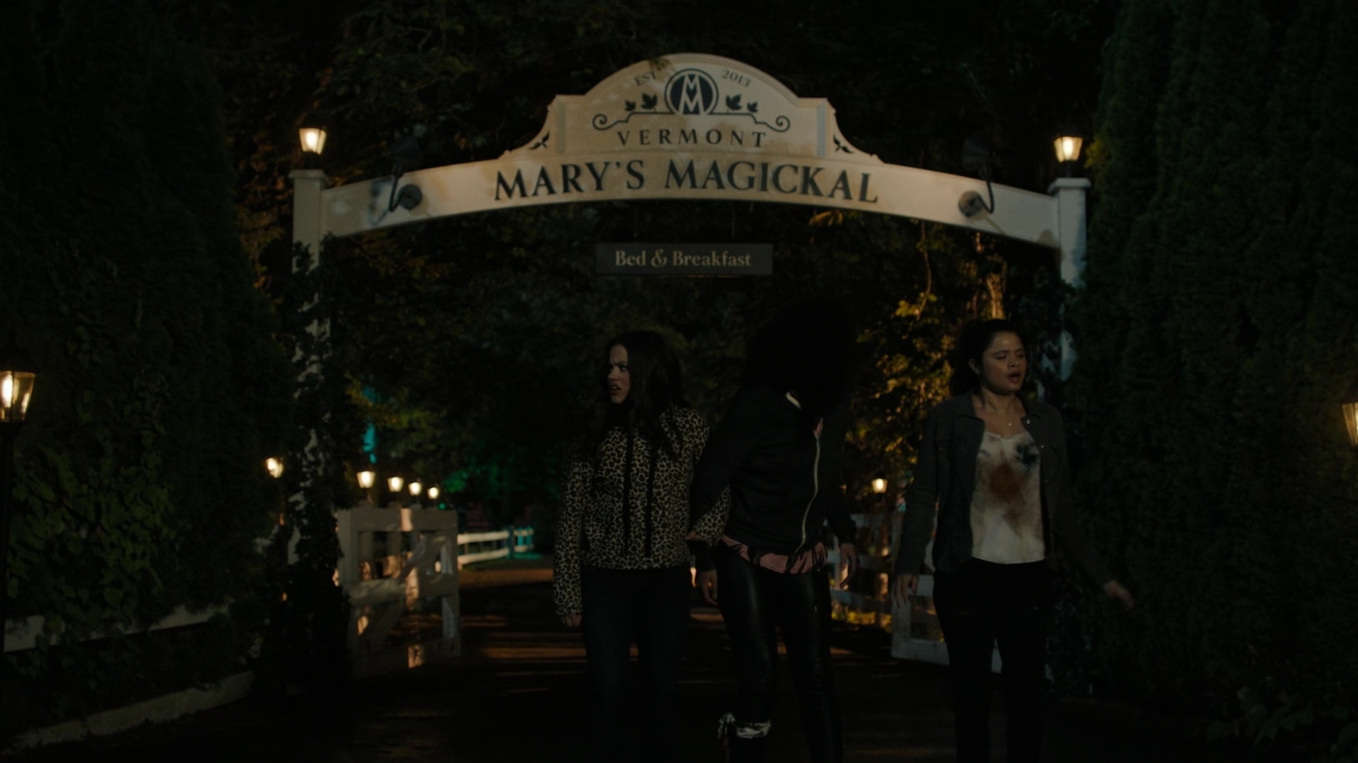 Charmed-Online-dot-nl_Charmed2x01-SafeSpace01655.jpg