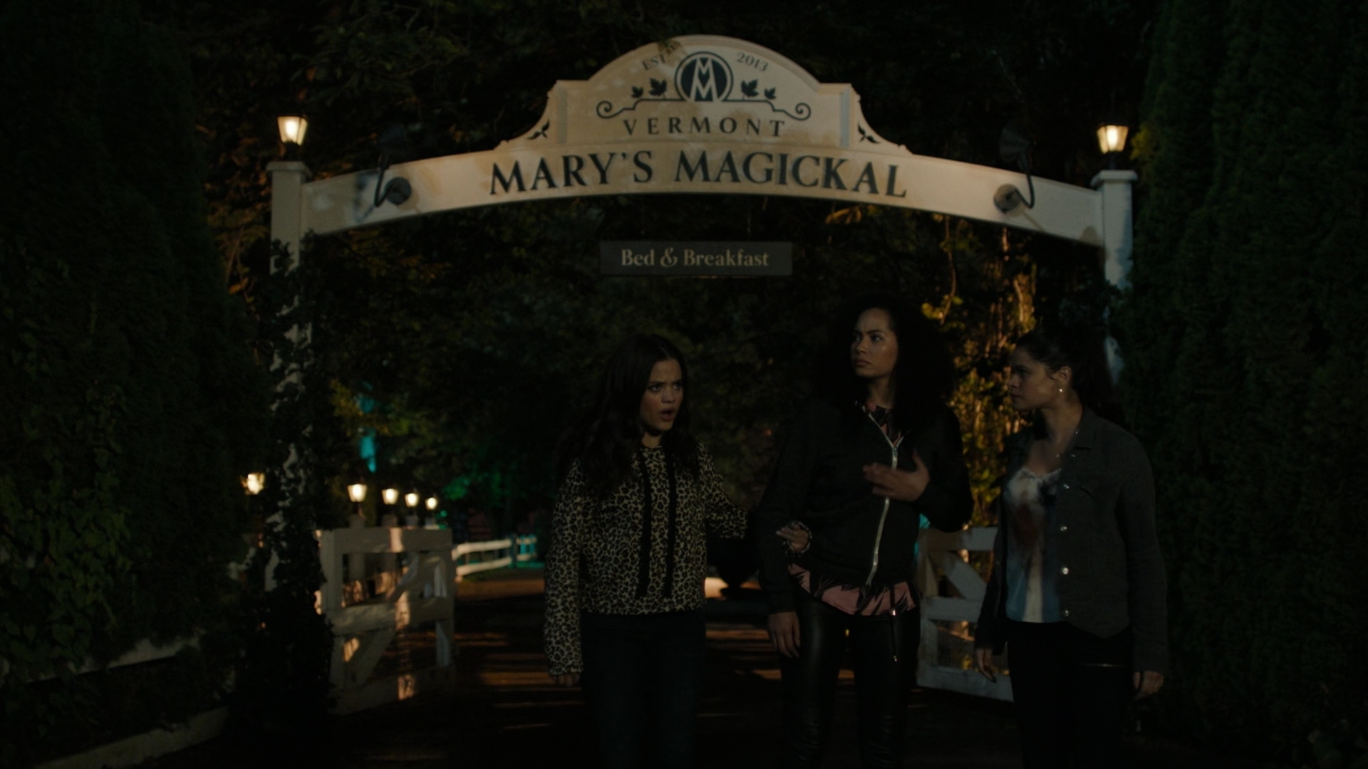 Charmed-Online-dot-nl_Charmed2x01-SafeSpace01658.jpg Charmed-Online-dot-nl_Charmed2x01-SafeSpace01658.jpg