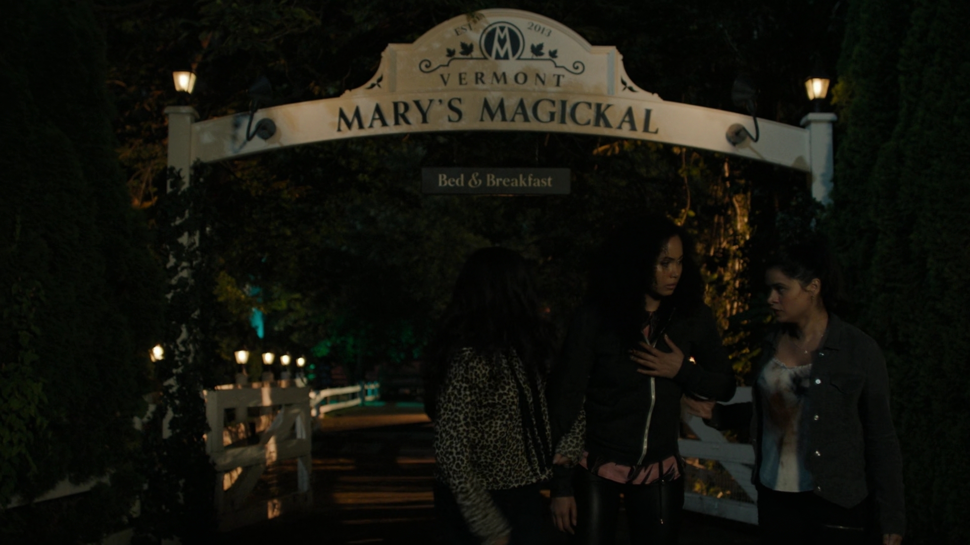 Charmed-Online-dot-nl_Charmed2x01-SafeSpace01661.jpg