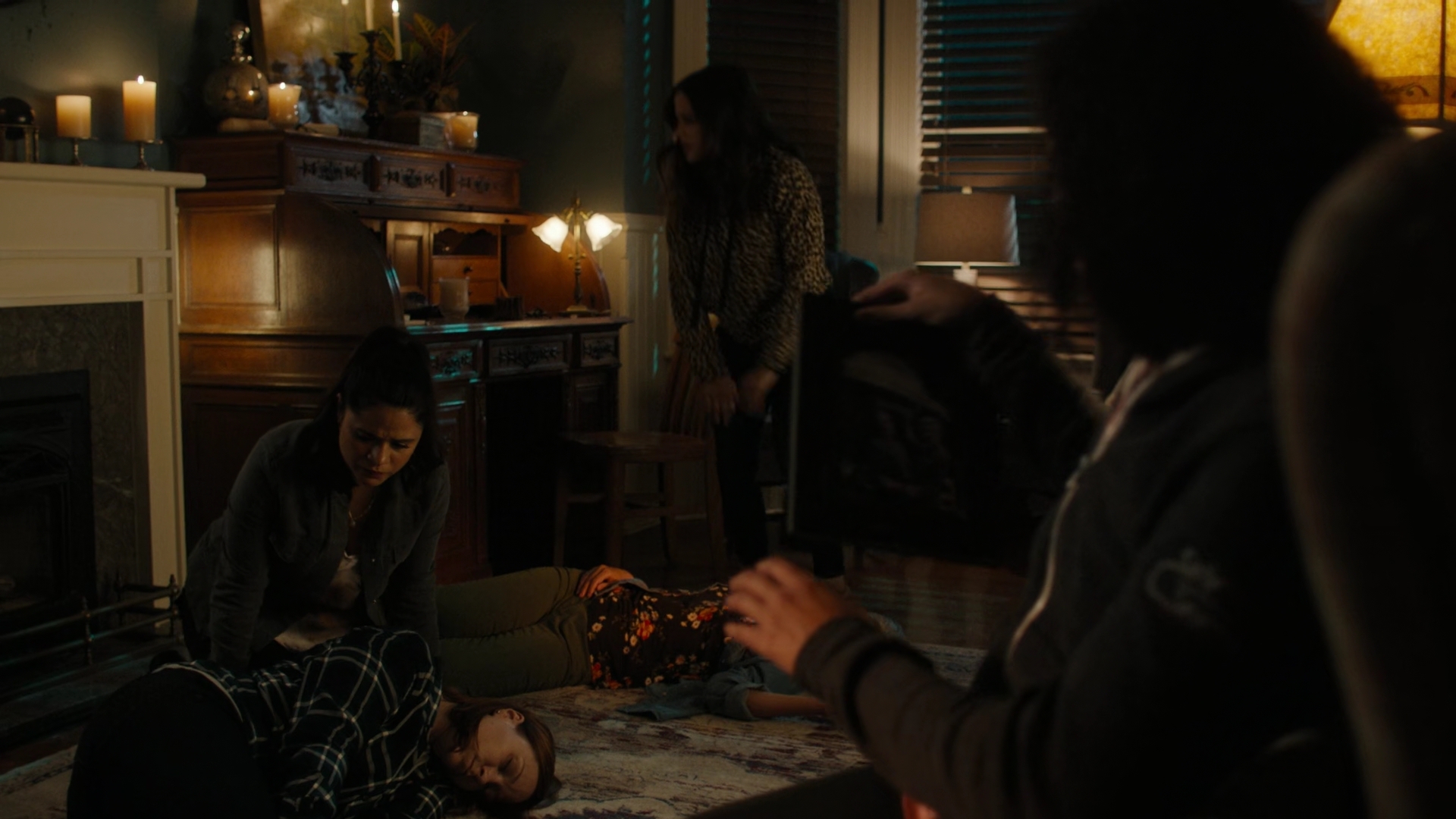 Charmed-Online-dot-nl_Charmed2x01-SafeSpace01716.jpg
