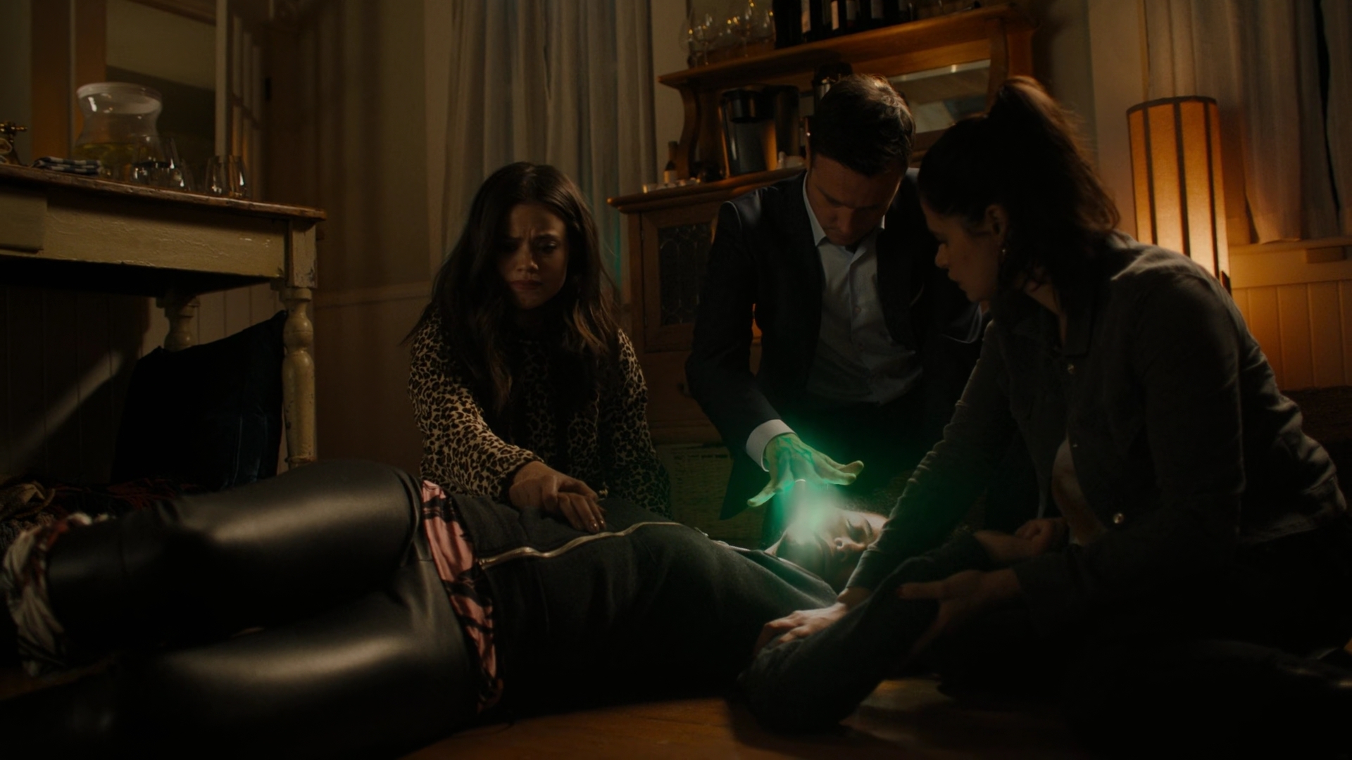 Charmed-Online-dot-nl_Charmed2x01-SafeSpace01870.jpg Charmed-Online-dot-nl_Charmed2x01-SafeSpace01870.jpg