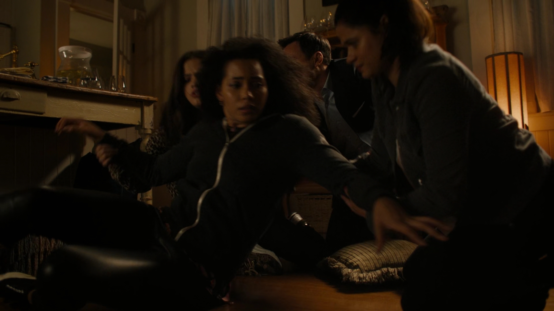Charmed-Online-dot-nl_Charmed2x01-SafeSpace01924.jpg
