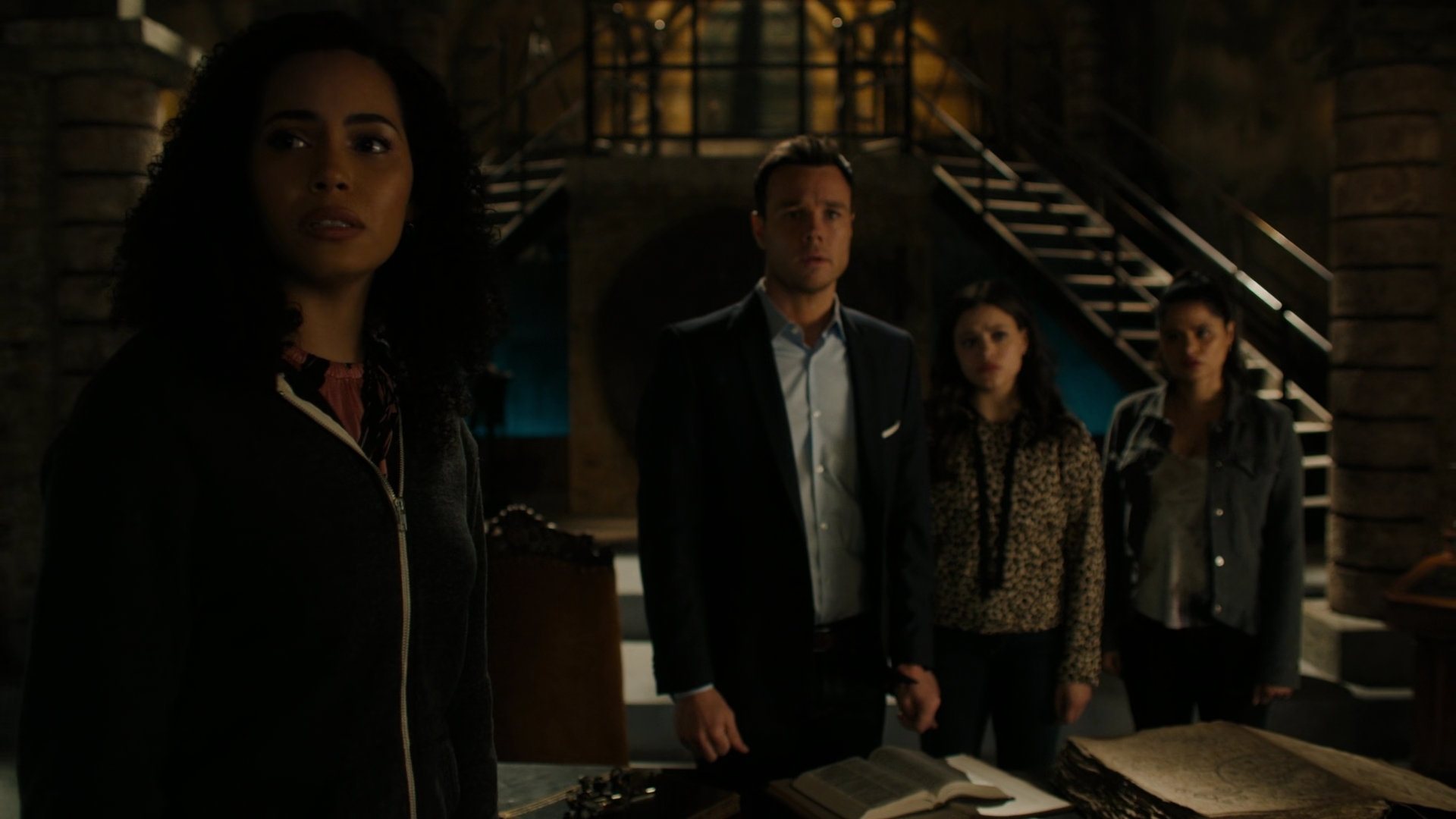 Charmed-Online-dot-nl_Charmed2x01-SafeSpace02193.jpg