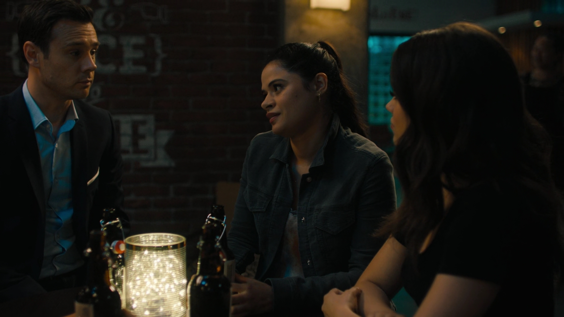 Charmed-Online-dot-nl_Charmed2x01-SafeSpace02224.jpg