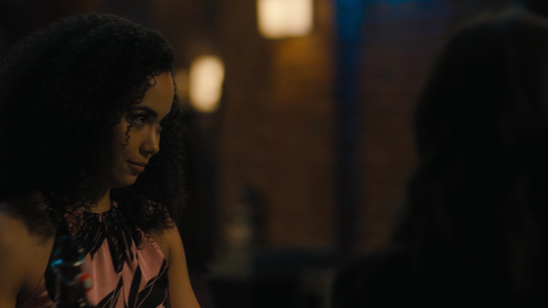 Charmed-Online-dot-nl_Charmed2x01-SafeSpace02240.jpg