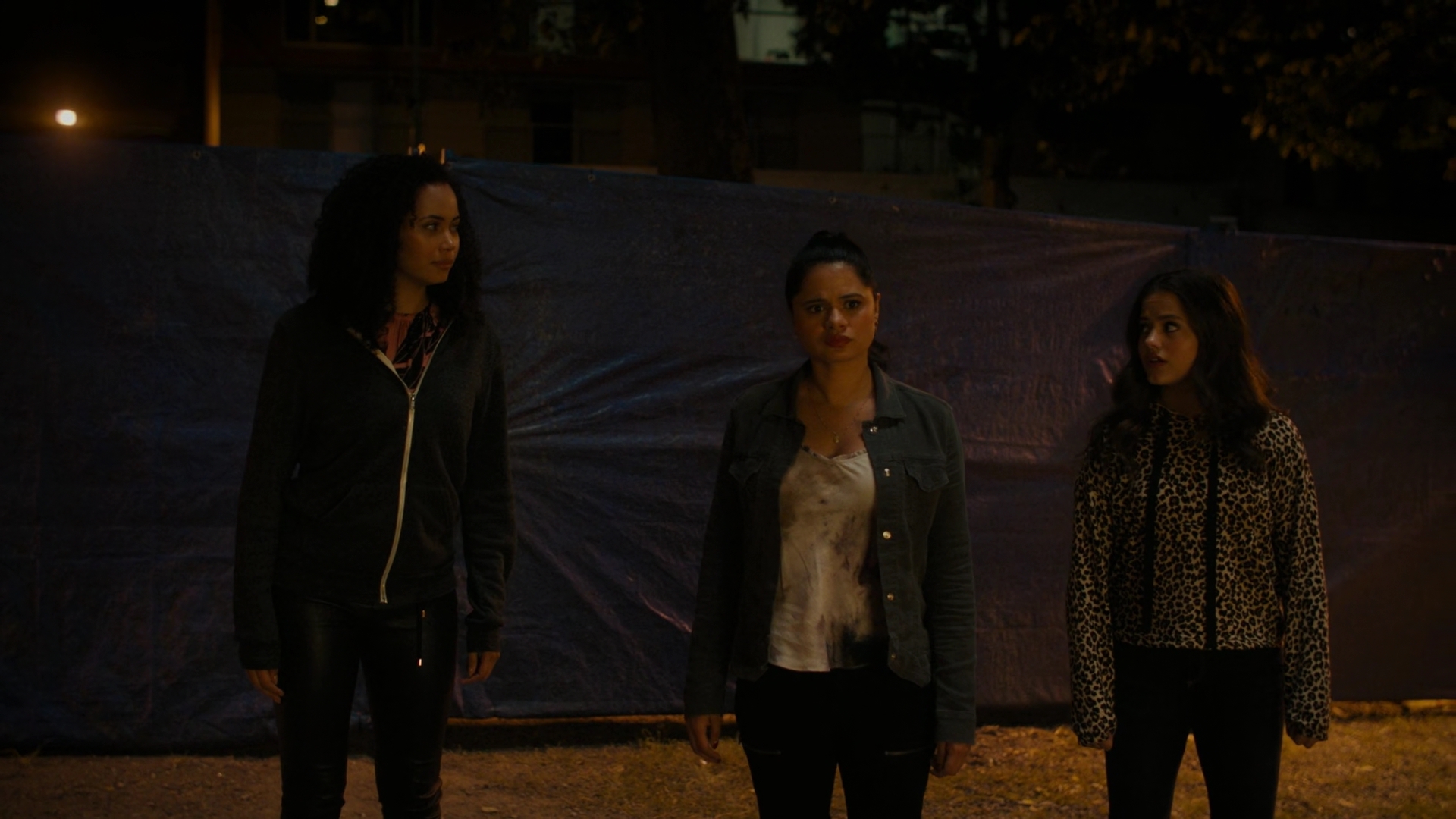 Charmed-Online-dot-nl_Charmed2x01-SafeSpace02268.jpg