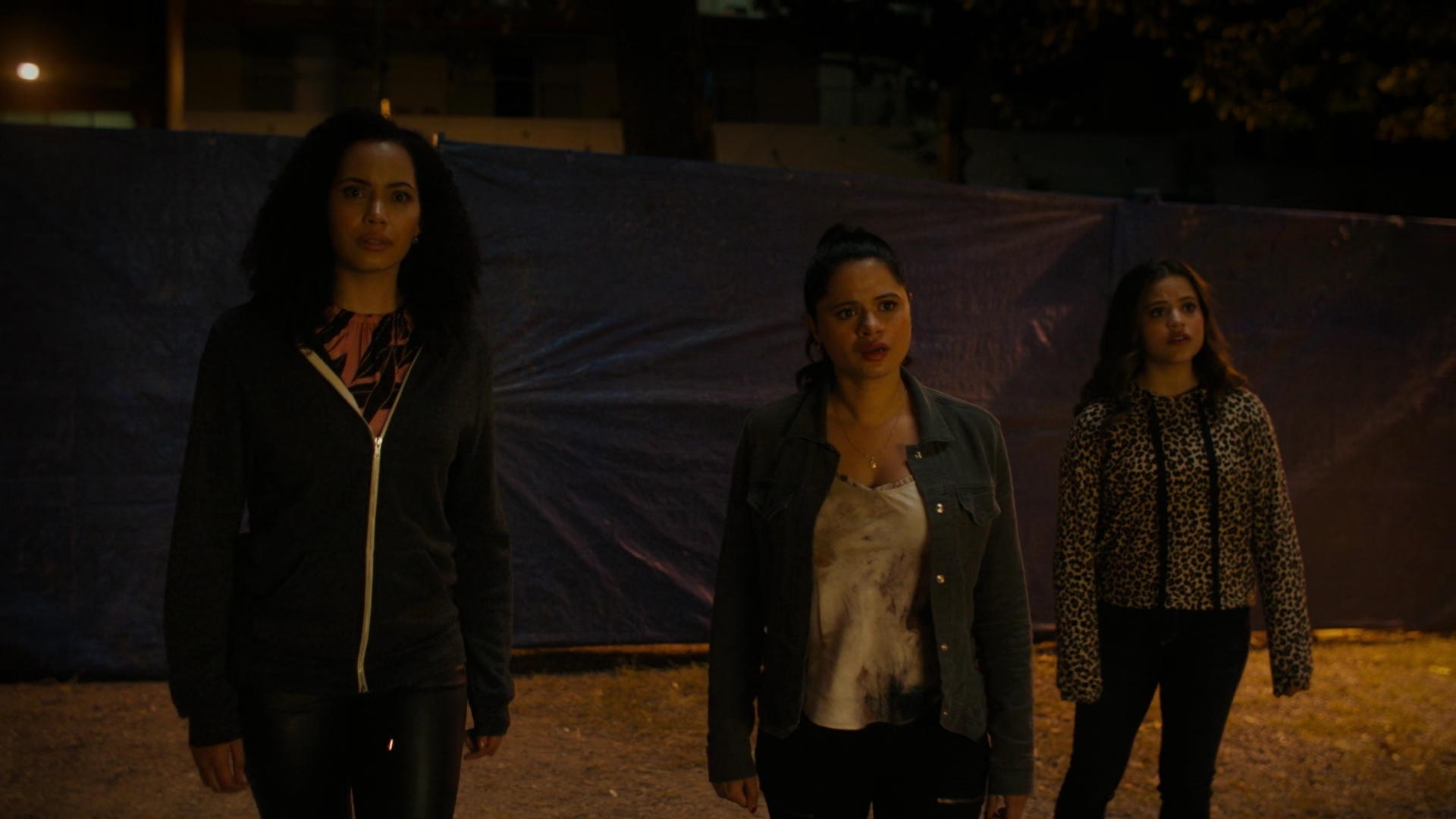 Charmed-Online-dot-nl_Charmed2x01-SafeSpace02275.jpg