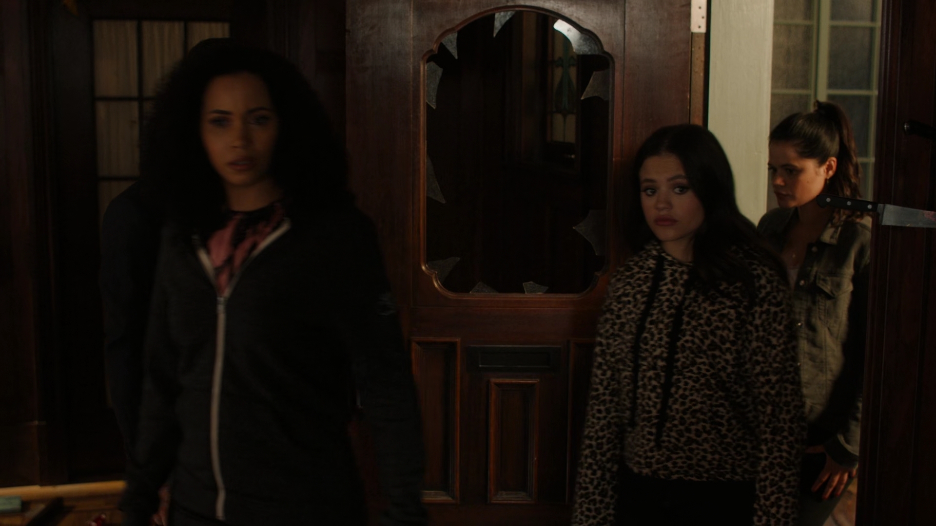 Charmed-Online-dot-nl_Charmed2x01-SafeSpace02305.jpg