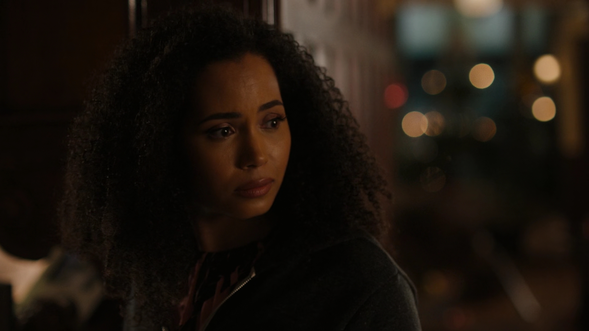 Charmed-Online-dot-nl_Charmed2x01-SafeSpace02336.jpg