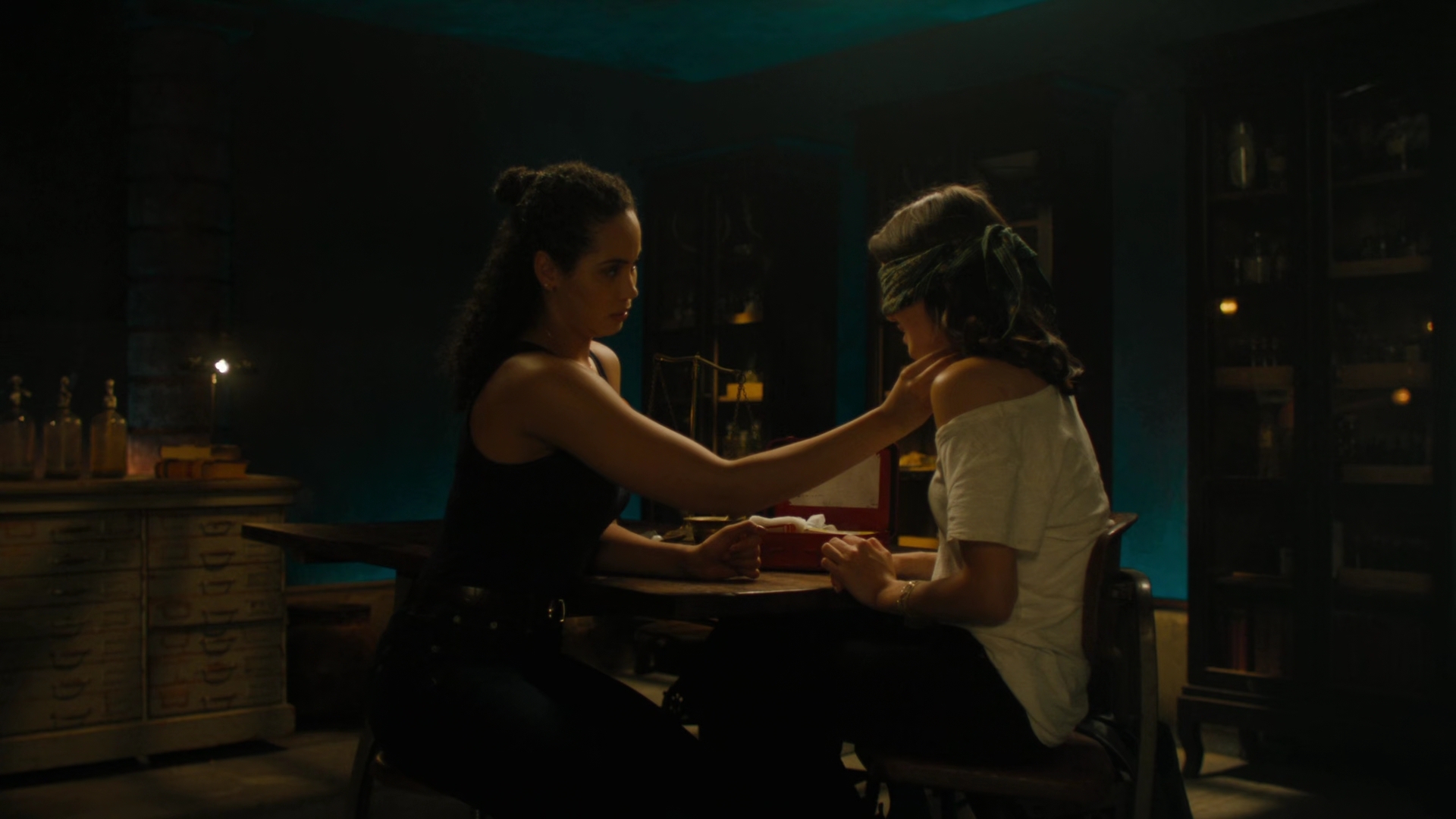 Charmed-Online-dot-nl_Charmed2x03BeCarefulWhatYouWitchFor01450.jpg