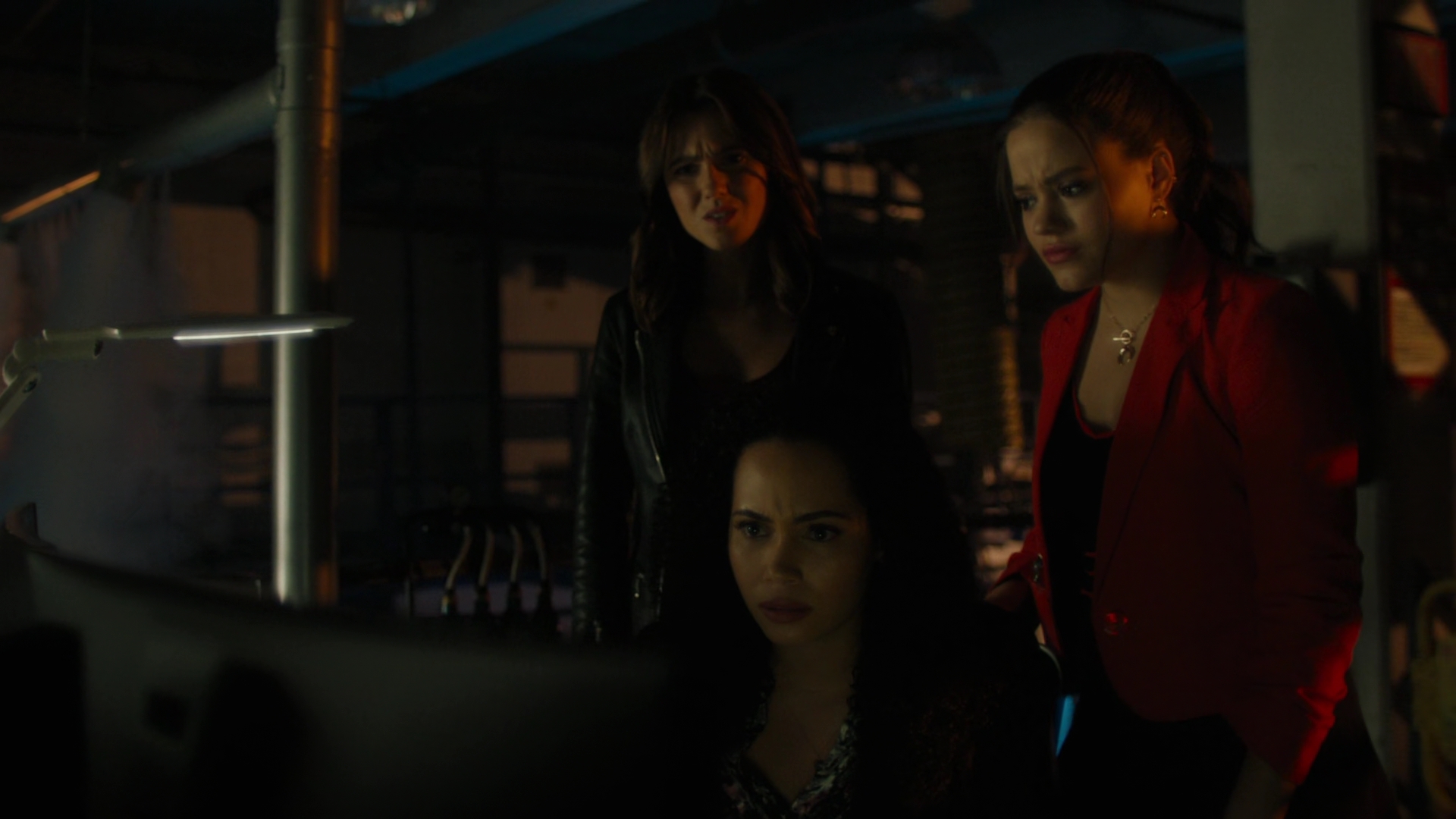 Charmed-Online-dot-nl_Charmed2x04DeconstructingHarry02060.jpg Charmed-Online-dot-nl_Charmed2x04DeconstructingHarry02060.jpg