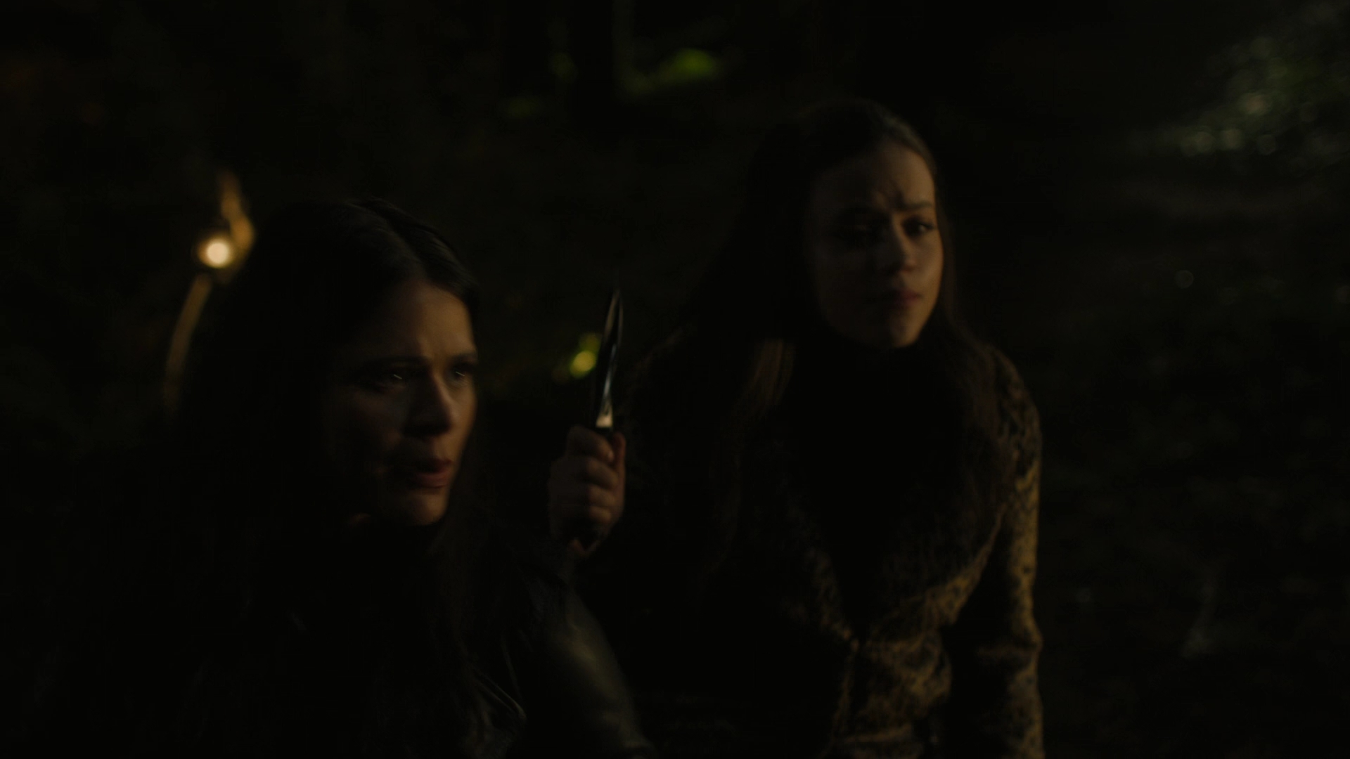 Charmed-Online-dot-nl_2x05TheTruthAboutCatsAndDogs00047.jpg