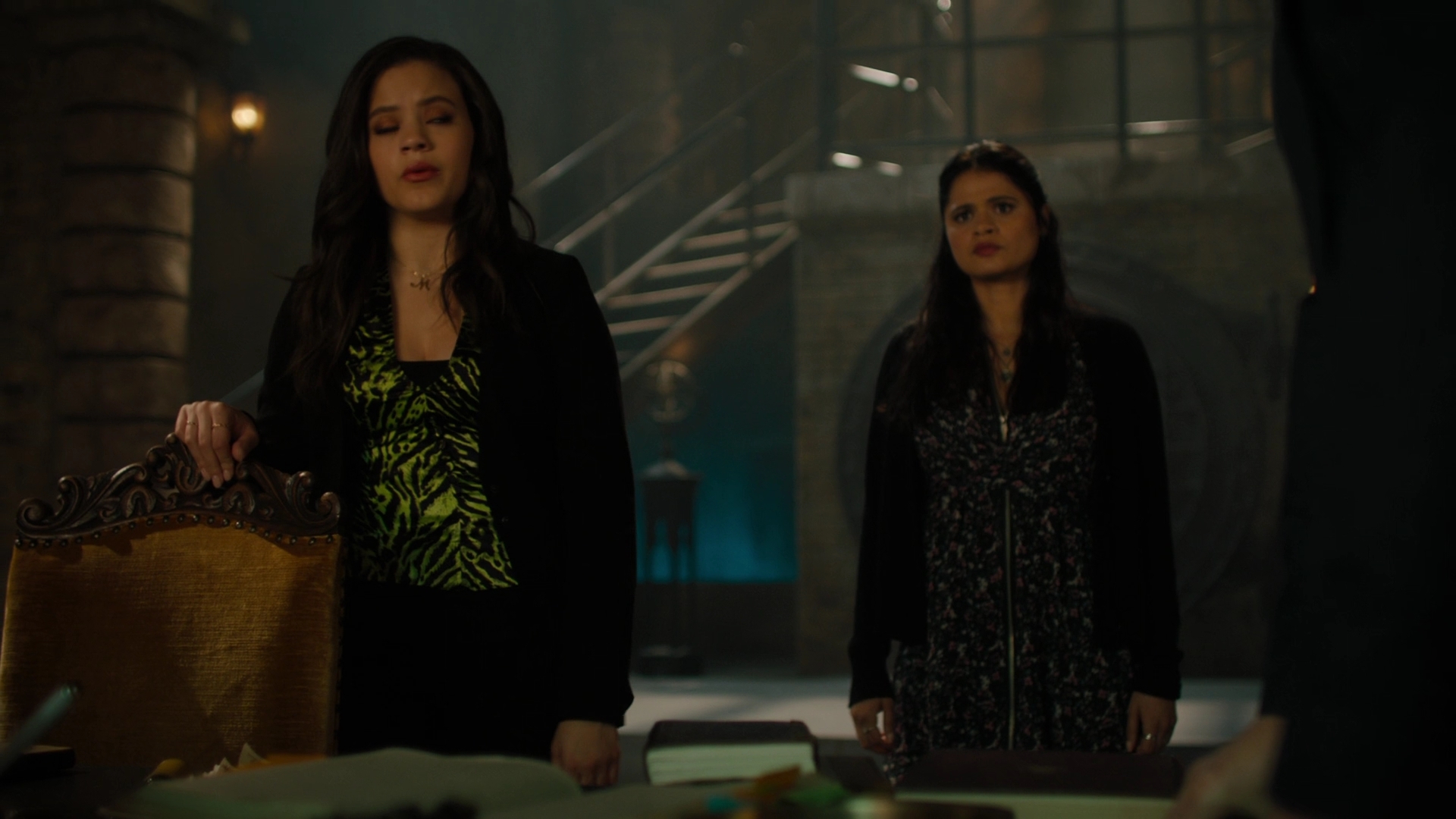 Charmed-Online-dot-nl_2x05TheTruthAboutCatsAndDogs00155.jpg