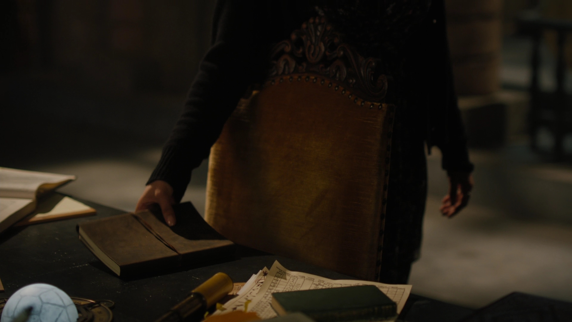Charmed-Online-dot-nl_2x05TheTruthAboutCatsAndDogs00184.jpg