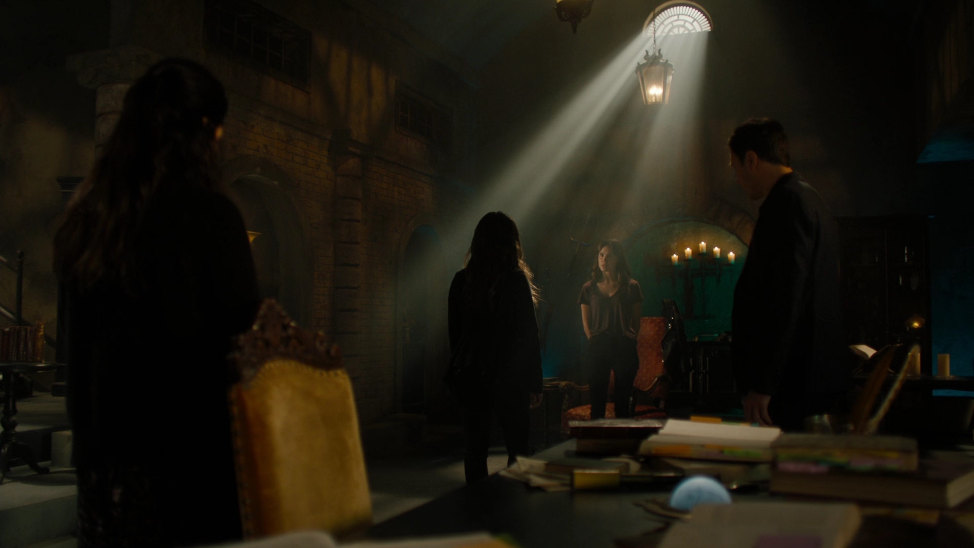 Charmed-Online-dot-nl_2x05TheTruthAboutCatsAndDogs00237.jpg