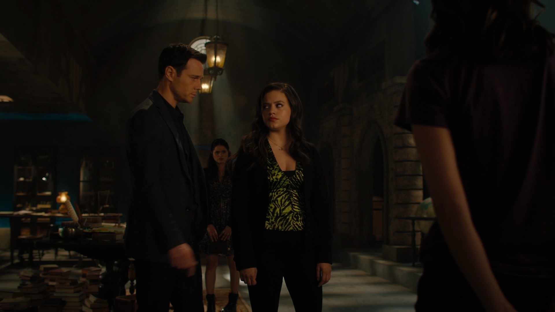 Charmed-Online-dot-nl_2x05TheTruthAboutCatsAndDogs00240.jpg