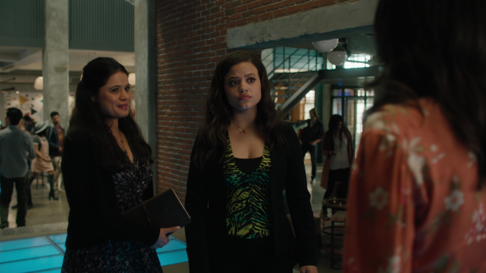 Charmed-Online-dot-nl_2x05TheTruthAboutCatsAndDogs00282.jpg