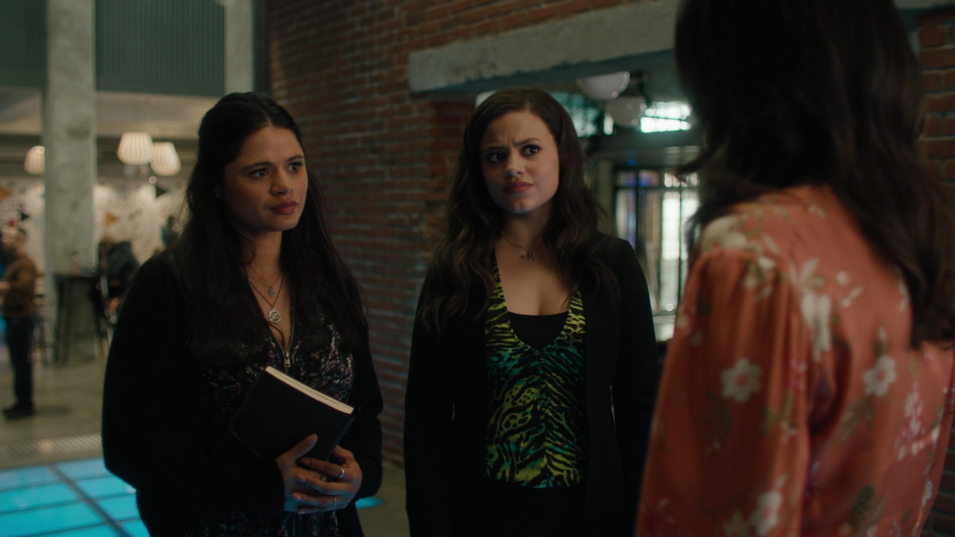Charmed-Online-dot-nl_2x05TheTruthAboutCatsAndDogs00295.jpg