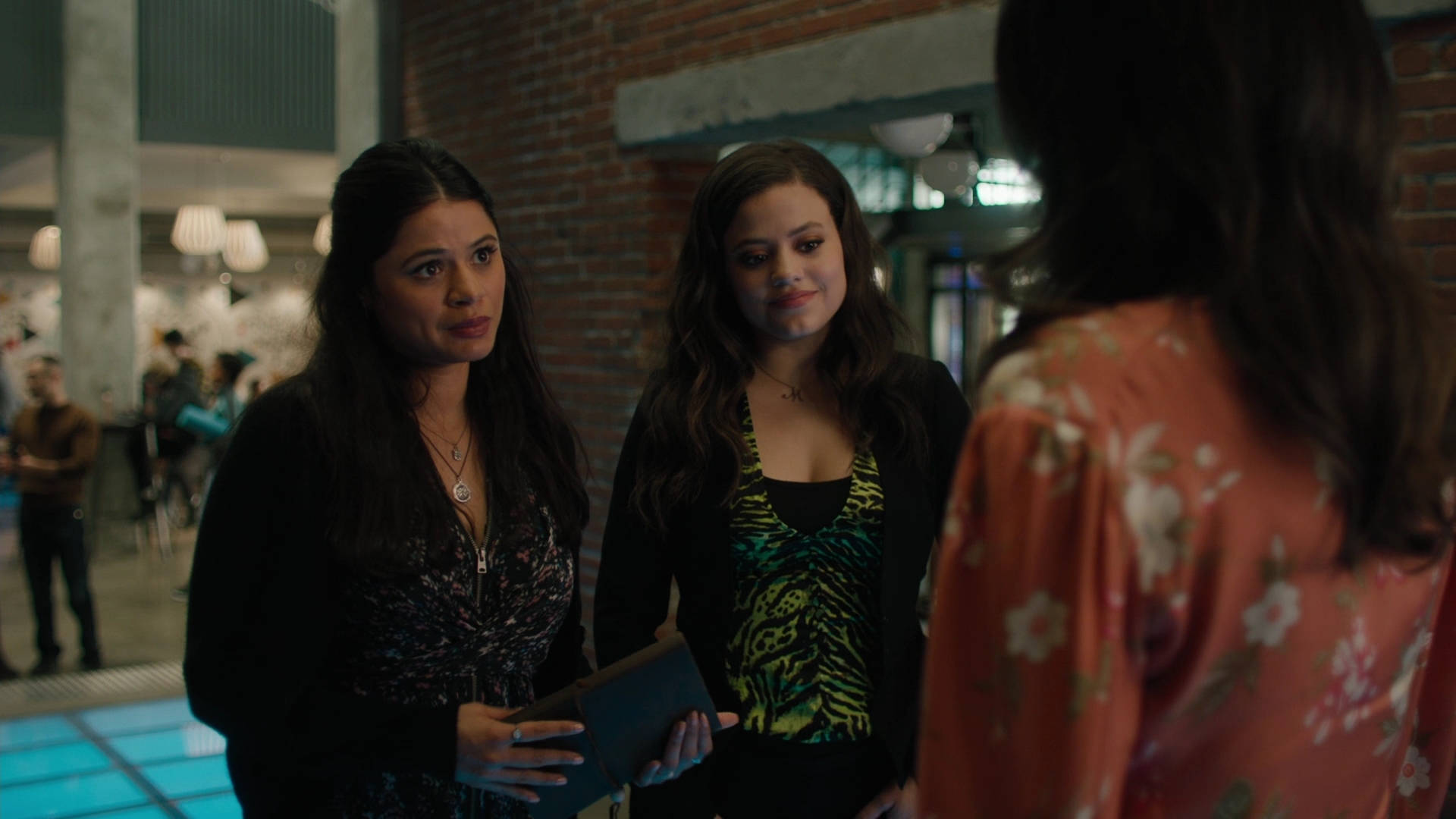 Charmed-Online-dot-nl_2x05TheTruthAboutCatsAndDogs00319.jpg