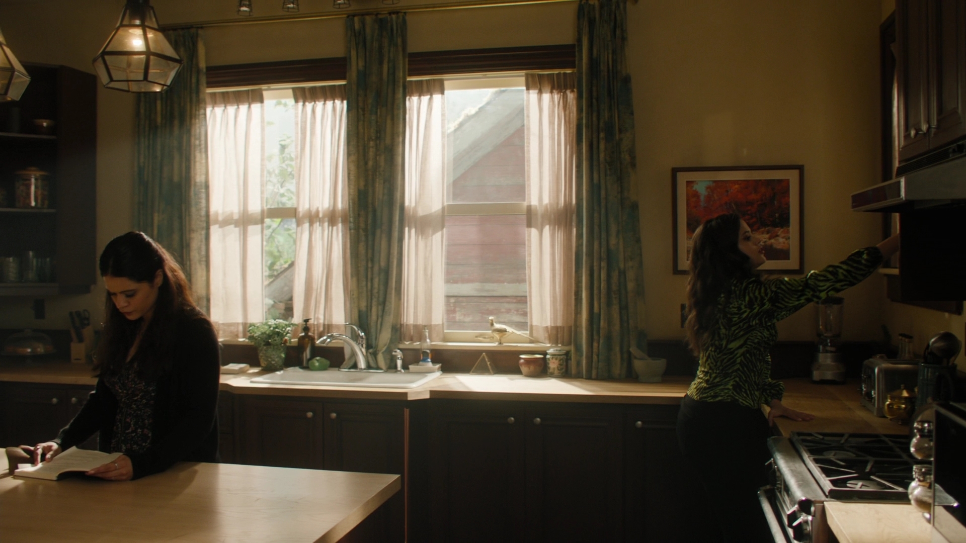 Charmed-Online-dot-nl_2x05TheTruthAboutCatsAndDogs00377.jpg