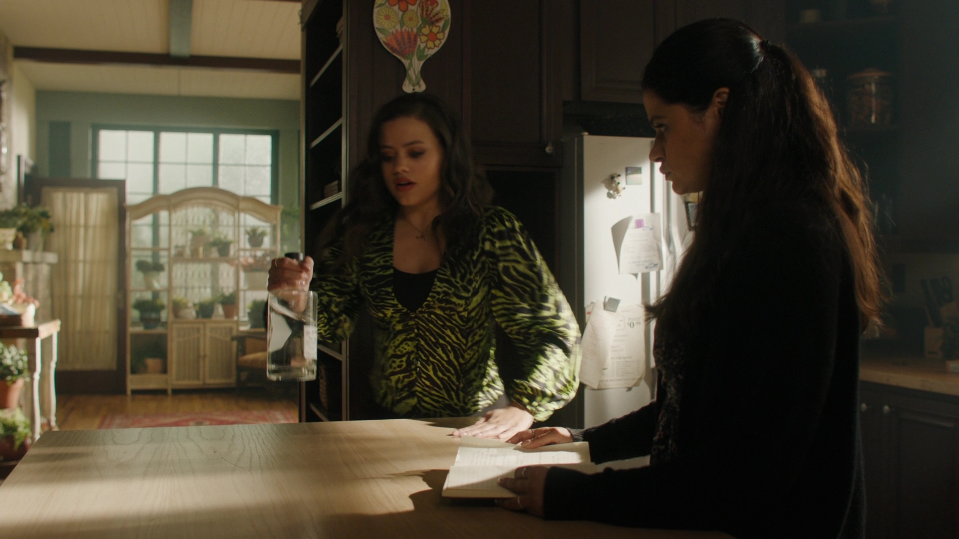 Charmed-Online-dot-nl_2x05TheTruthAboutCatsAndDogs00380.jpg