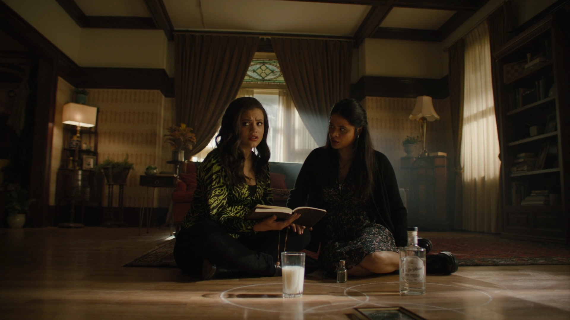 Charmed-Online-dot-nl_2x05TheTruthAboutCatsAndDogs00659.jpg