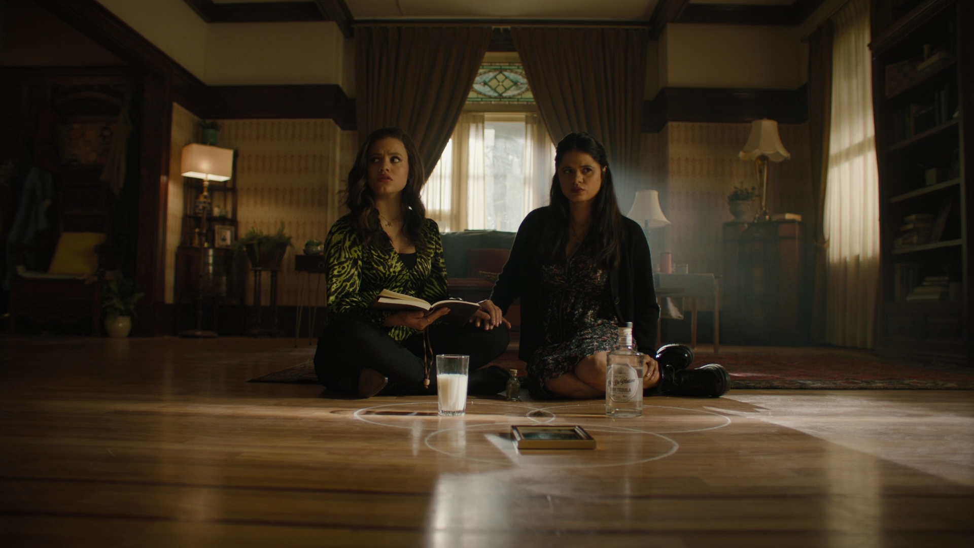 Charmed-Online-dot-nl_2x05TheTruthAboutCatsAndDogs00679.jpg