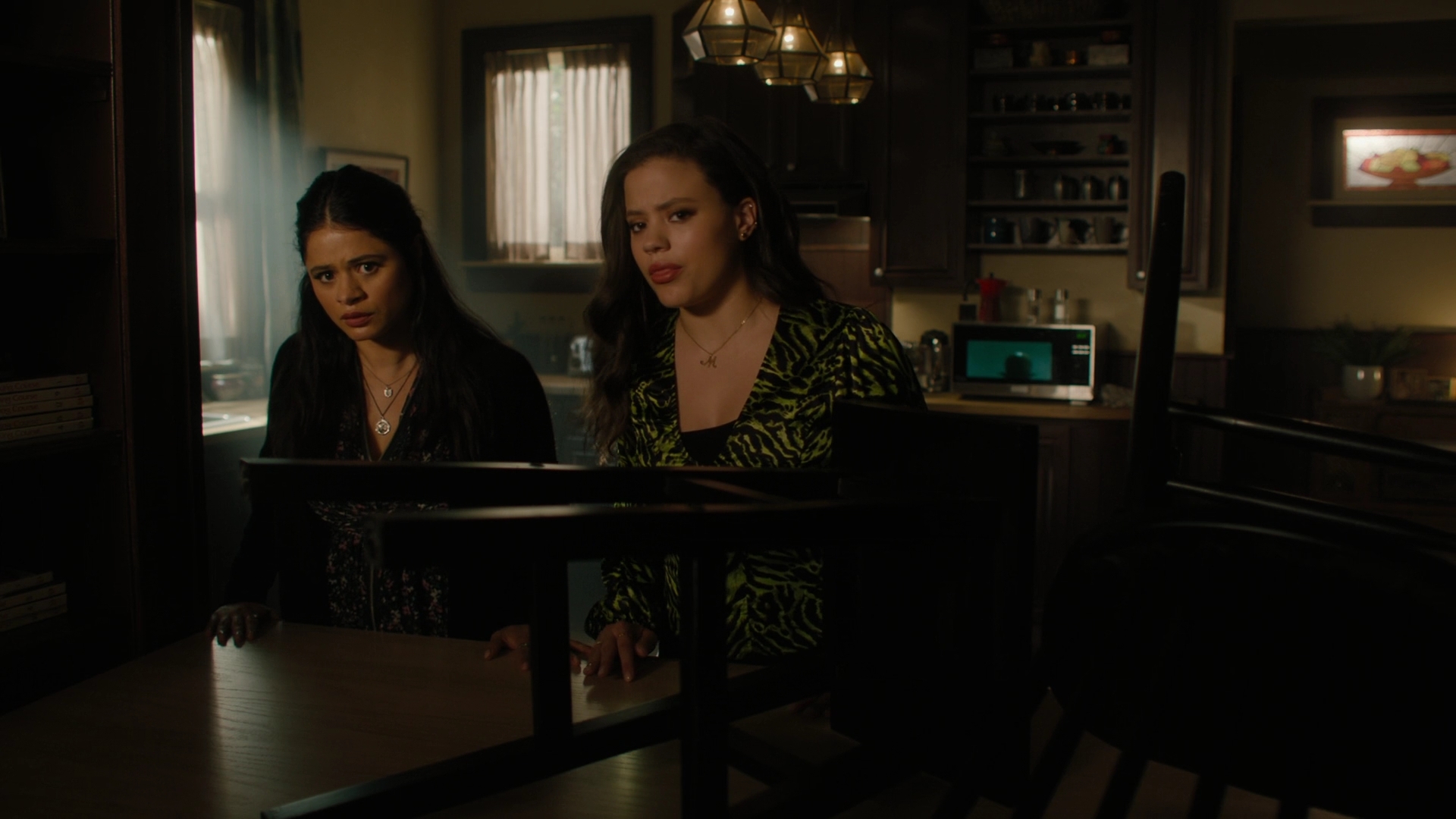 Charmed-Online-dot-nl_2x05TheTruthAboutCatsAndDogs00886.jpg