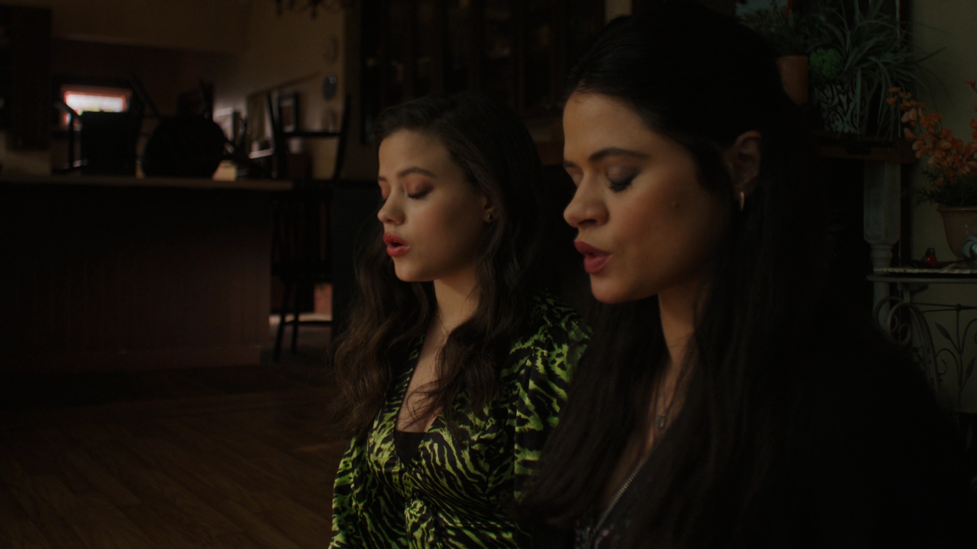 Charmed-Online-dot-nl_2x05TheTruthAboutCatsAndDogs01186.jpg
