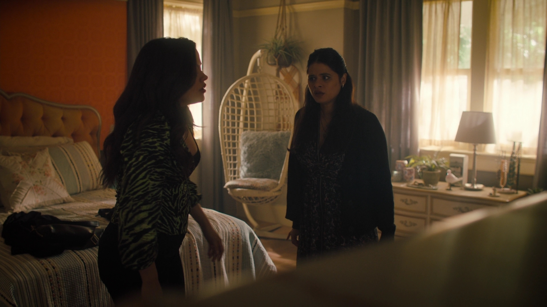 Charmed-Online-dot-nl_2x05TheTruthAboutCatsAndDogs01299.jpg