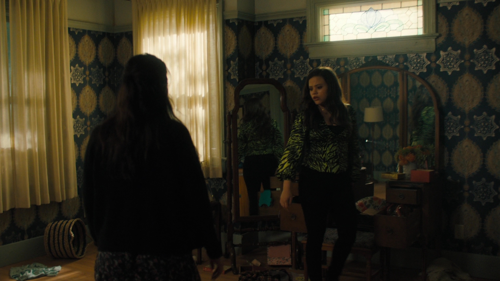 Charmed-Online-dot-nl_2x05TheTruthAboutCatsAndDogs01981.jpg