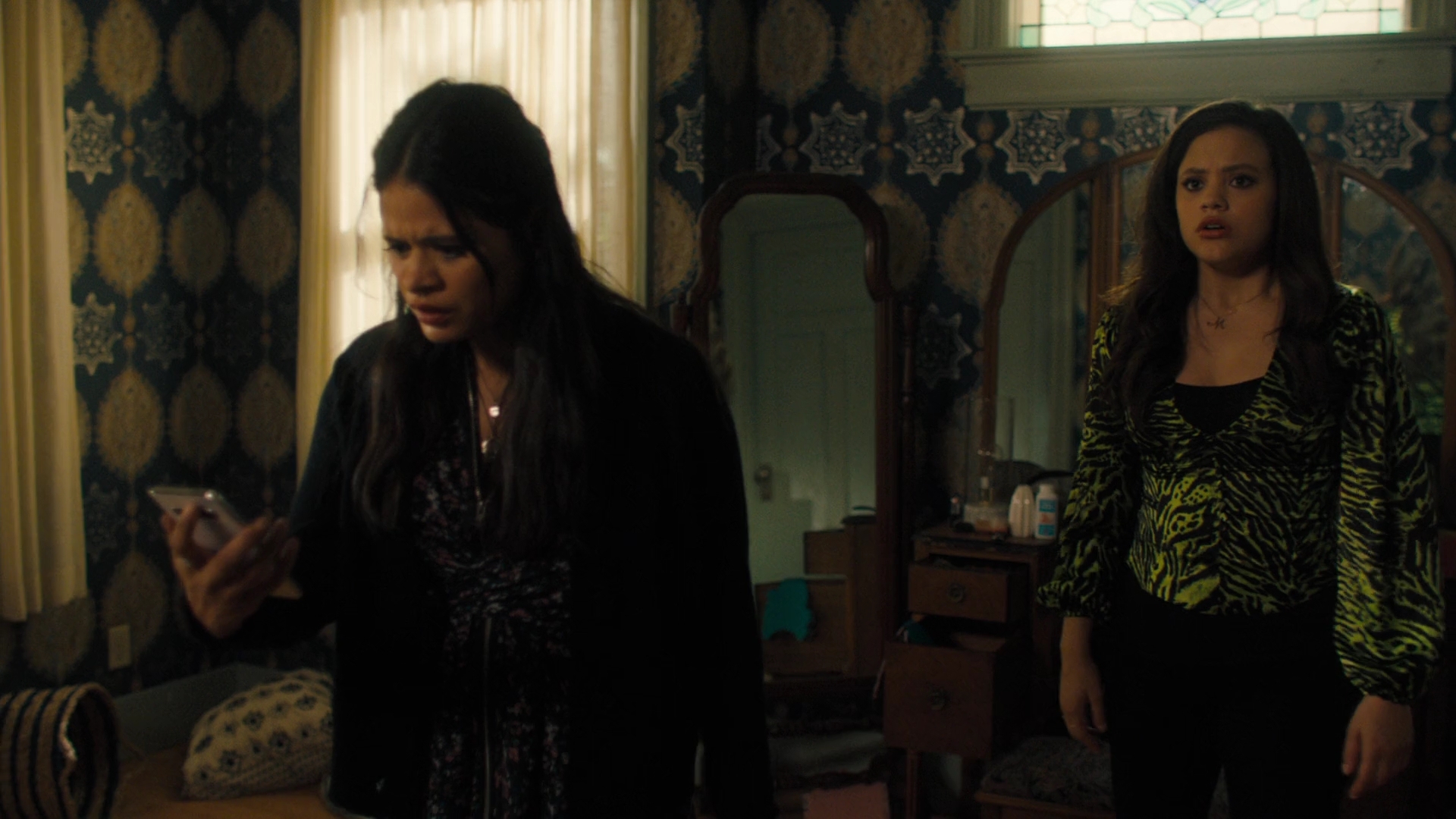 Charmed-Online-dot-nl_2x05TheTruthAboutCatsAndDogs01990.jpg