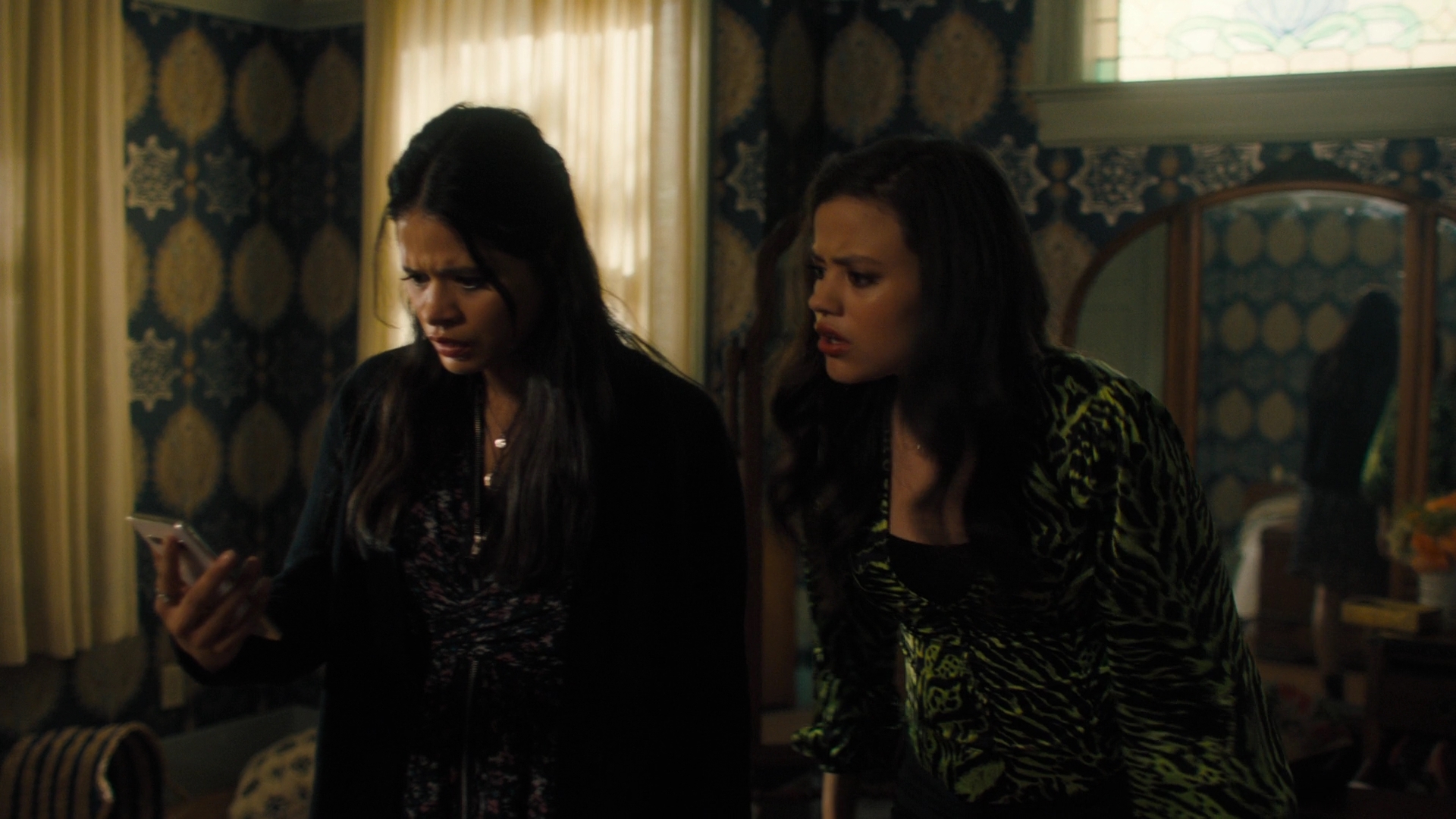 Charmed-Online-dot-nl_2x05TheTruthAboutCatsAndDogs01995.jpg