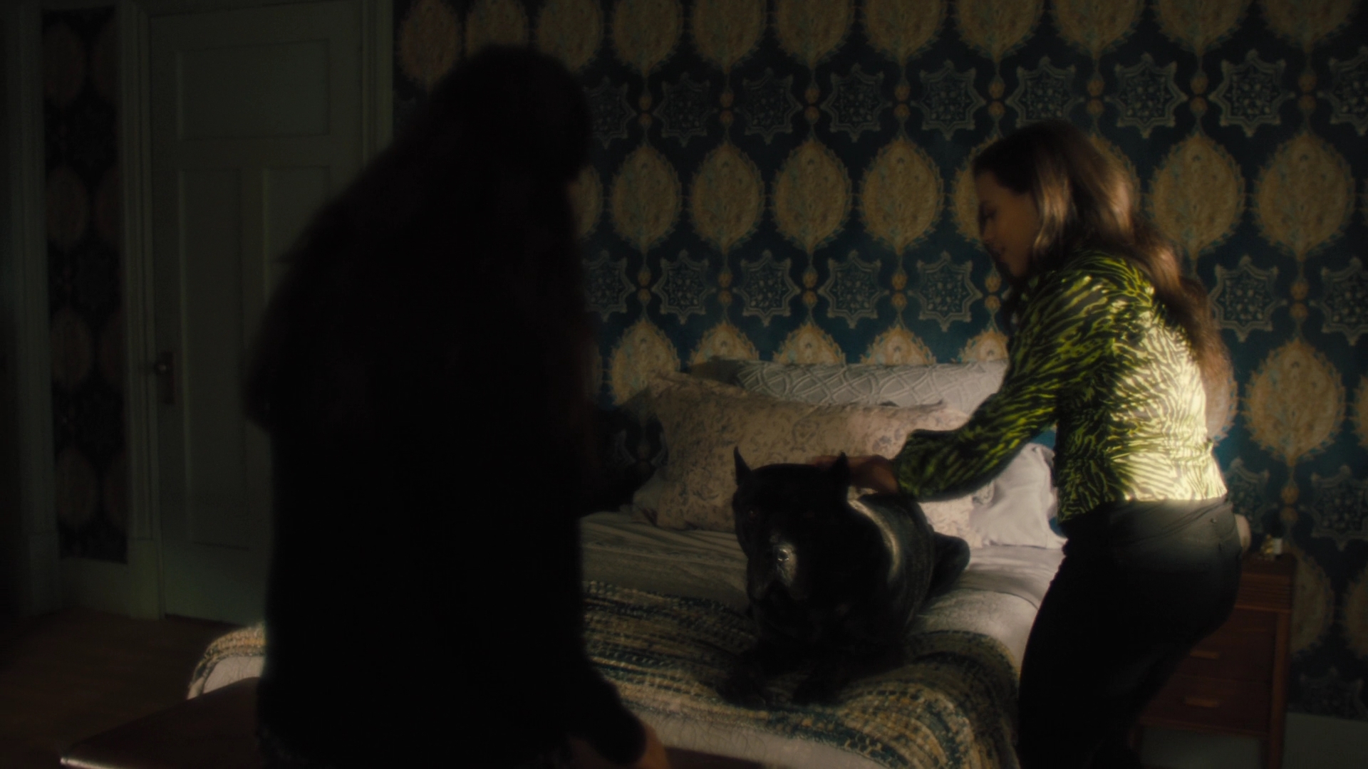 Charmed-Online-dot-nl_2x05TheTruthAboutCatsAndDogs02157.jpg