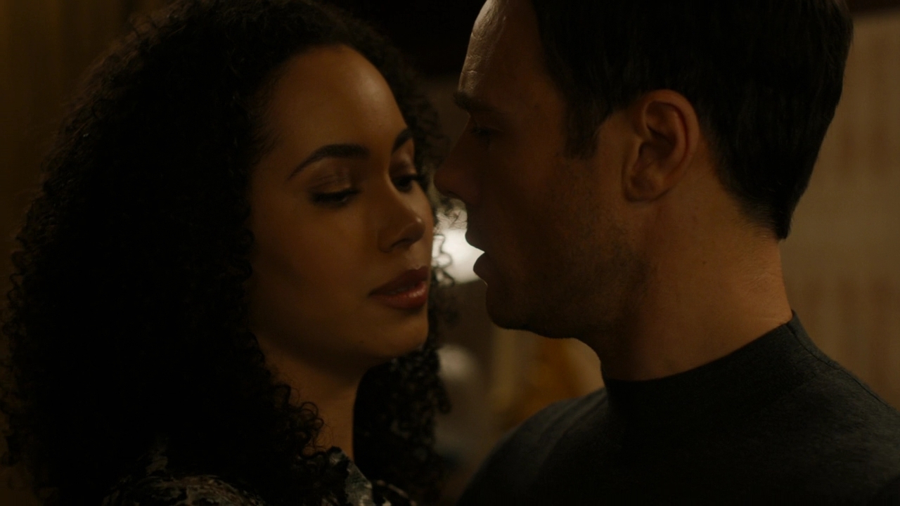 Charmed-Online-dot-nl_Charmed2x06WhenSparksFly00384.jpg