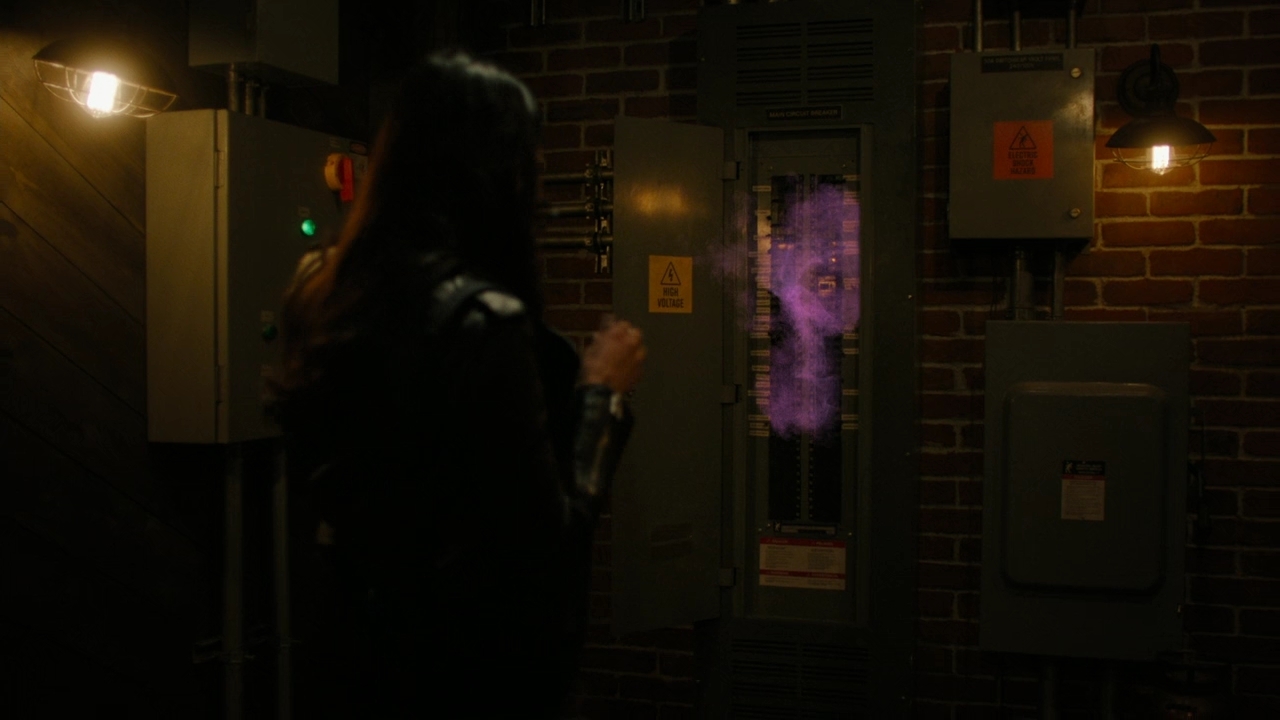 Charmed-Online-dot-nl_Charmed2x06WhenSparksFly00970.jpg