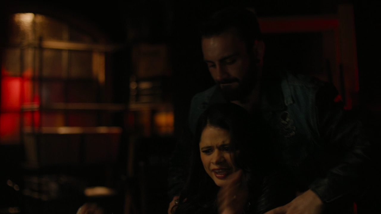 Charmed-Online-dot-nl_Charmed2x06WhenSparksFly01633.jpg