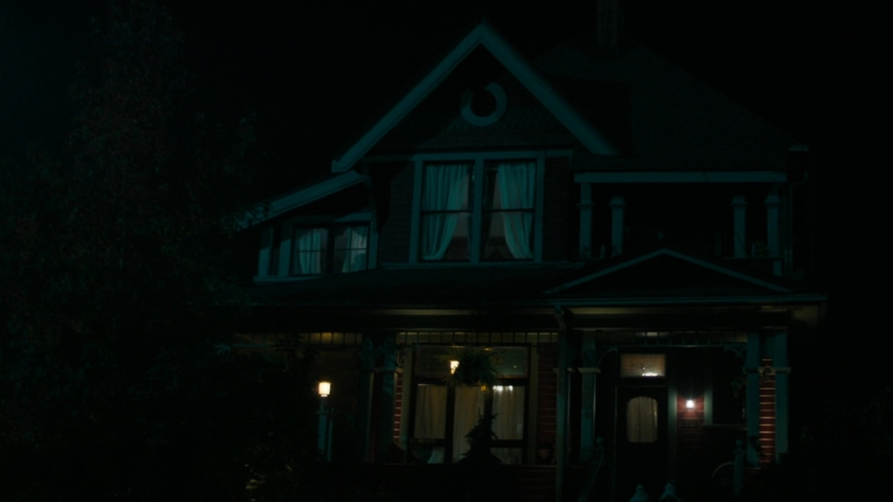 Charmed-Online-dot-nl_Charmed2x06WhenSparksFly02062.jpg