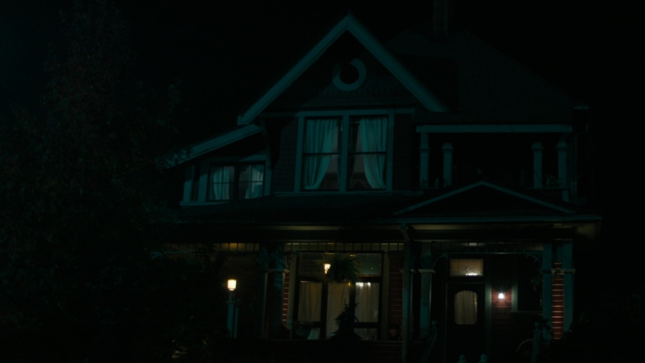 Charmed-Online-dot-nl_Charmed2x06WhenSparksFly02063.jpg