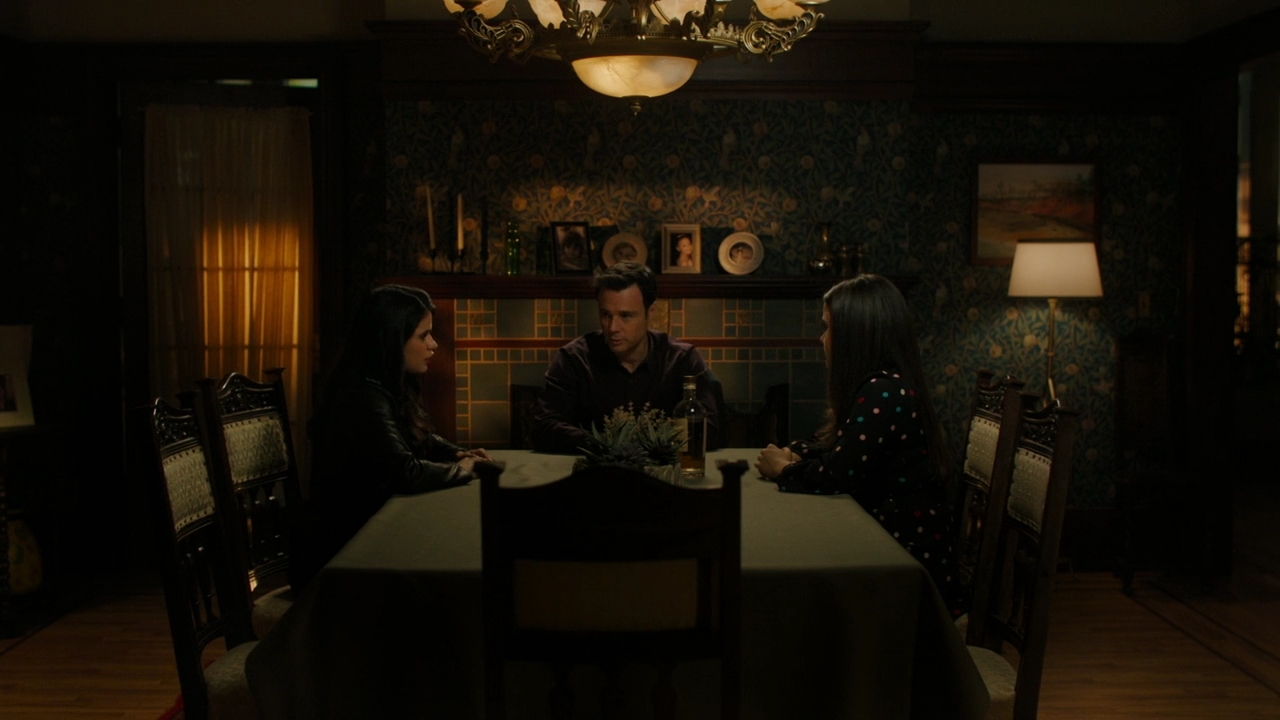 Charmed-Online-dot-nl_Charmed2x06WhenSparksFly02222.jpg