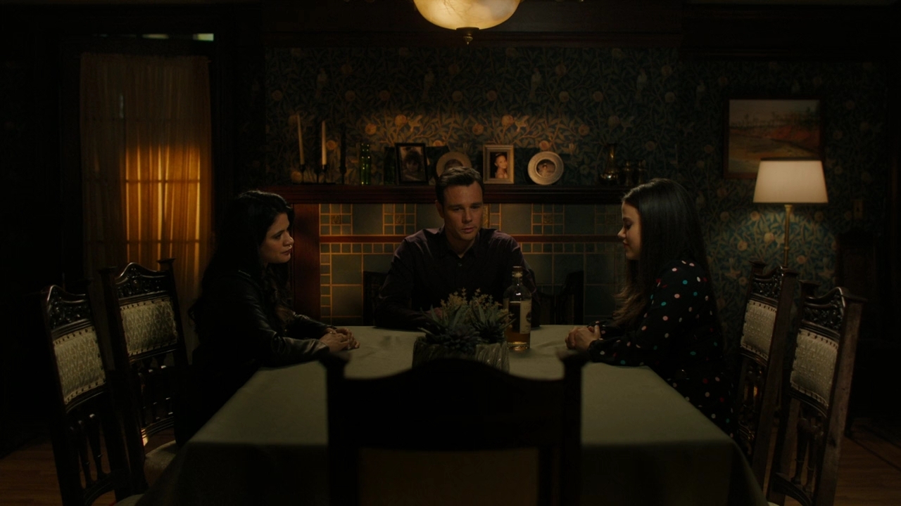 Charmed-Online-dot-nl_Charmed2x06WhenSparksFly02245.jpg