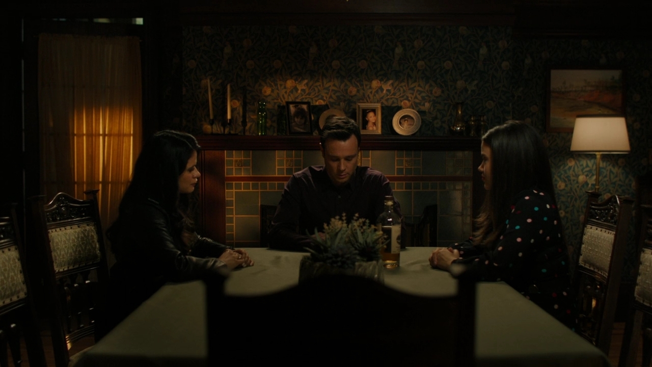 Charmed-Online-dot-nl_Charmed2x06WhenSparksFly02258.jpg